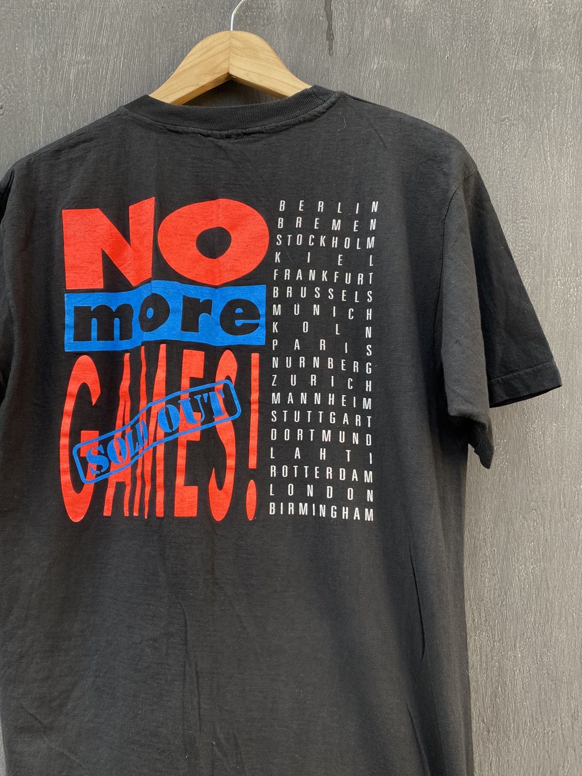 Band Tees New Kids on The Block Vintage 1990 t shirt size L Size US L / EU 52-54 / 3 - 6 Thumbnail