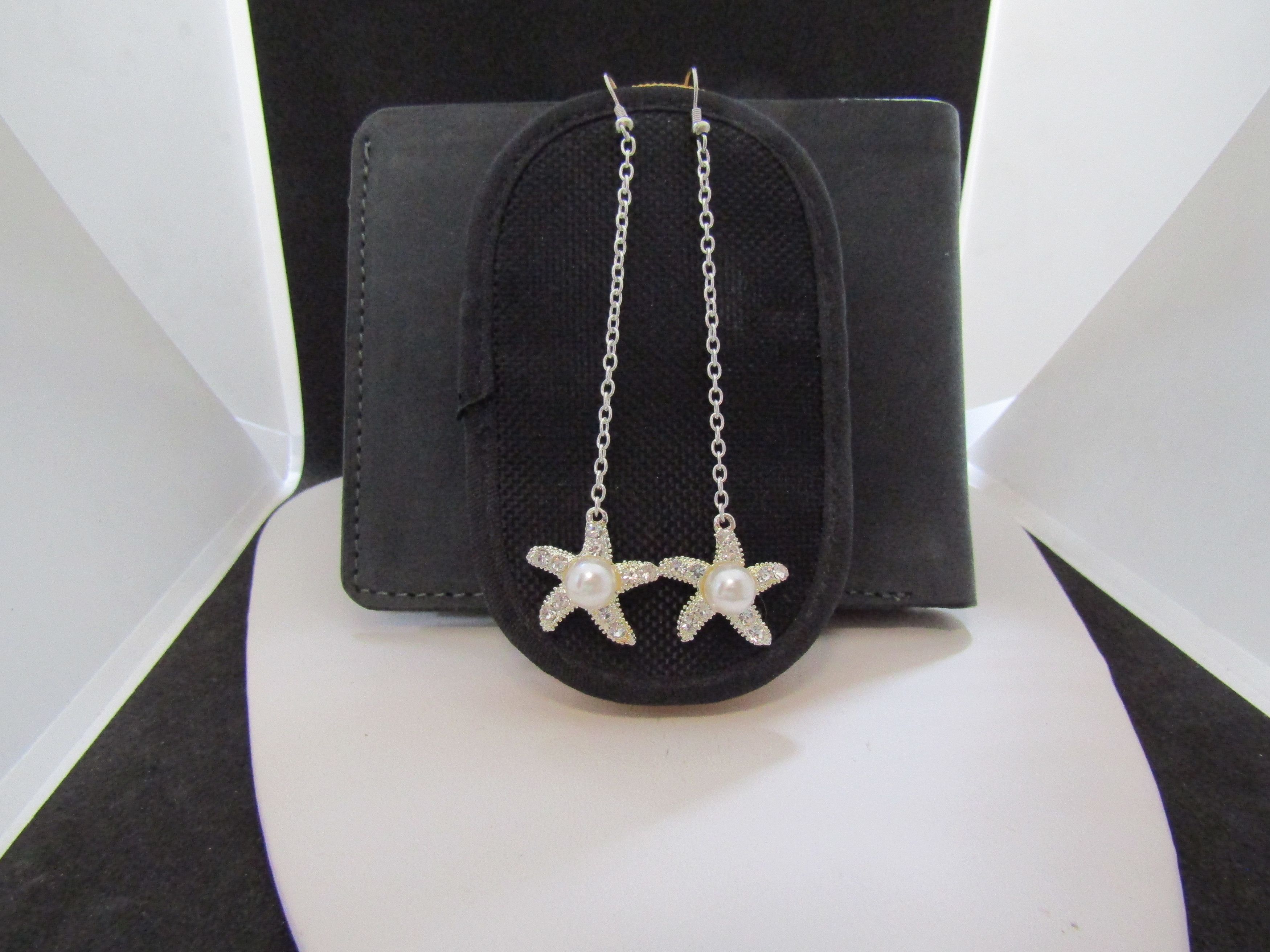 Handmade White Pearl Bead Starfish Dangle Earrings with czs Size ONE SIZE - 1 Thumbnail