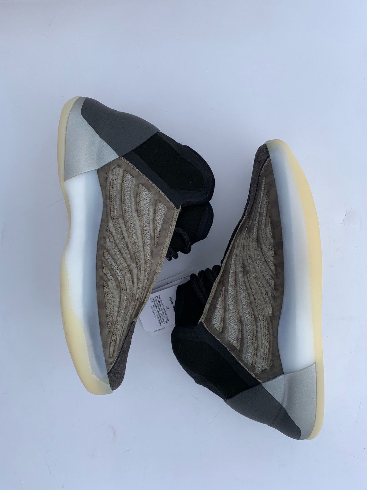 Adidas × Kanye West QNTM Barium Hi Top Sneaker BNIB Size US 6 / EU 39 - 4 Thumbnail