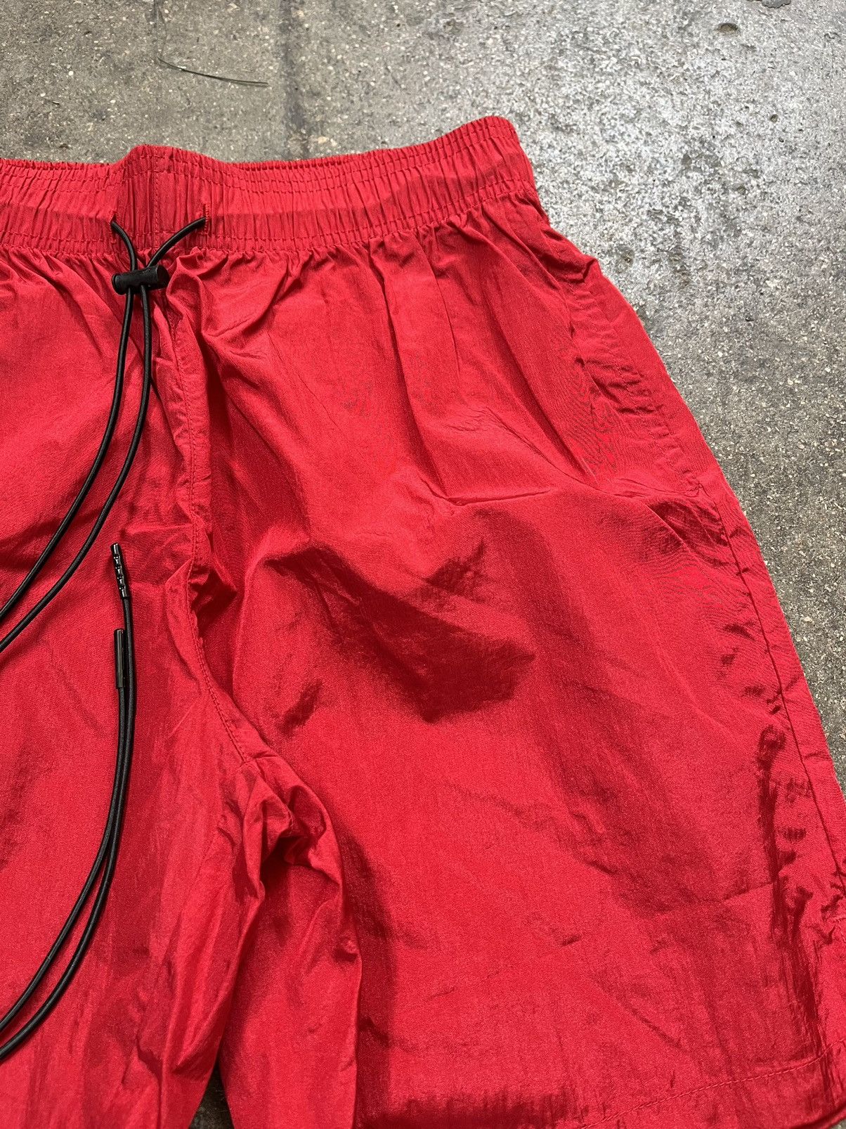 Vintage Crinkle Nylon Shorts Red Size US 34 / EU 50 - 3 Thumbnail