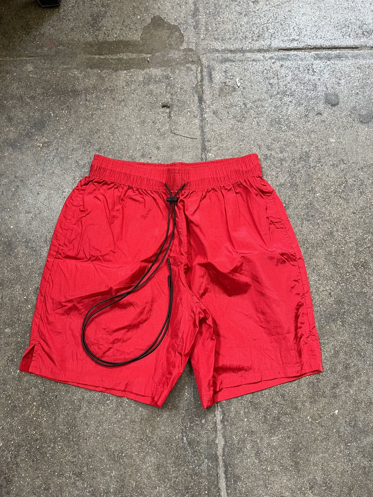 Vintage Crinkle Nylon Shorts Red Size US 34 / EU 50 - 1 Thumbnail