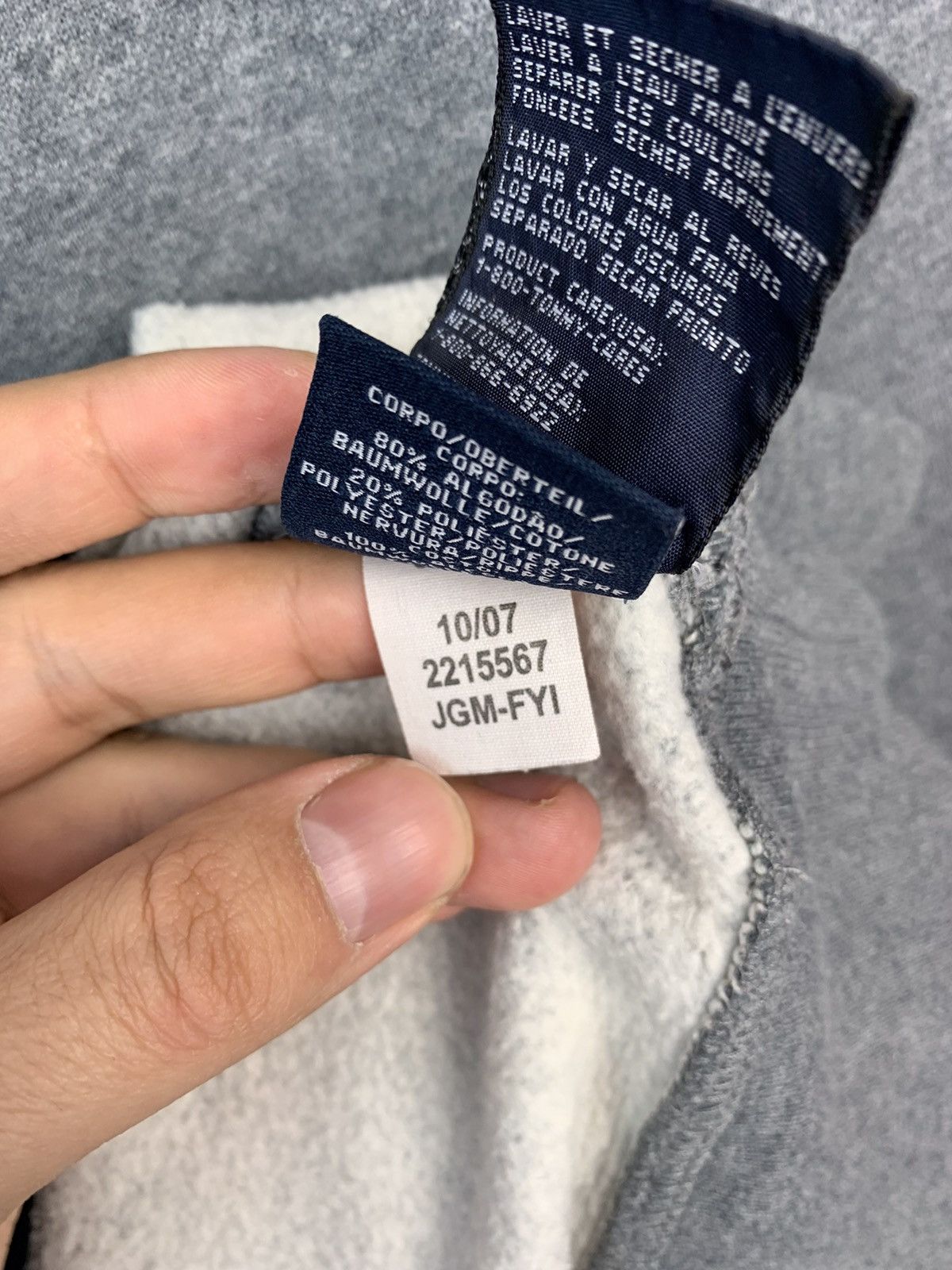 Tommy Hilfiger × Vintage Vintage Tommy Hilfiger Crew Neck Sweatshirt Size US XL / EU 56 / 4 - 5 Thumbnail