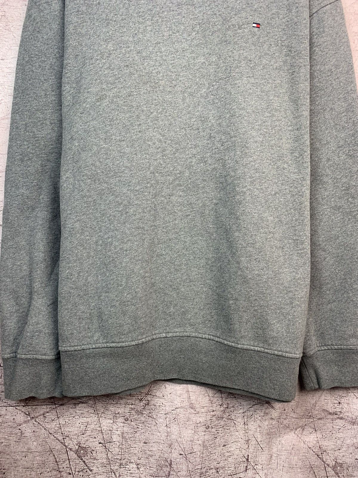Tommy Hilfiger × Vintage Vintage Tommy Hilfiger Crew Neck Sweatshirt Size US XL / EU 56 / 4 - 3 Thumbnail