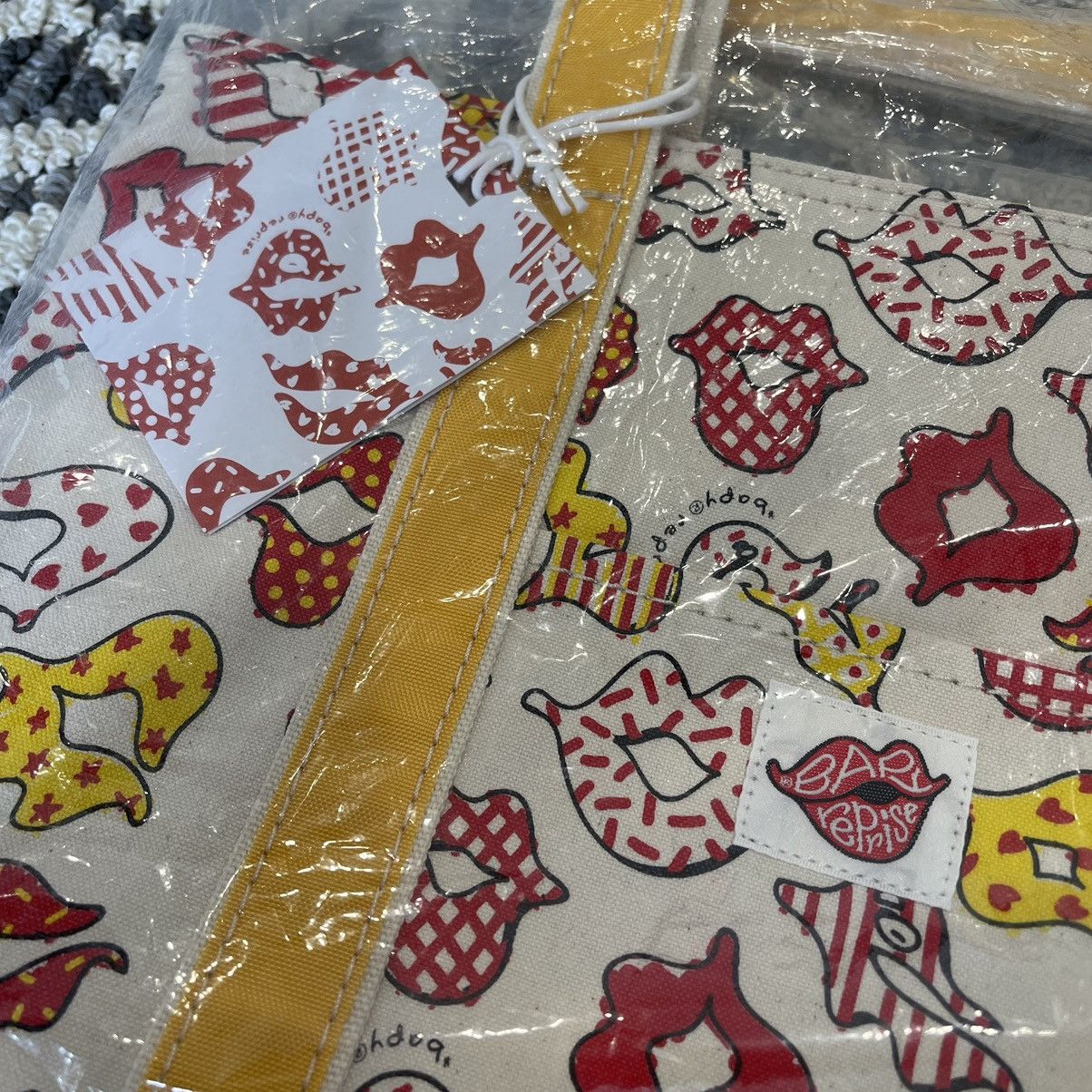 Bape × Nigo × Vintage OG Bapy Reprise Lip Camo Pattern Tote Bag Kiss Size ONE SIZE - 8 Thumbnail