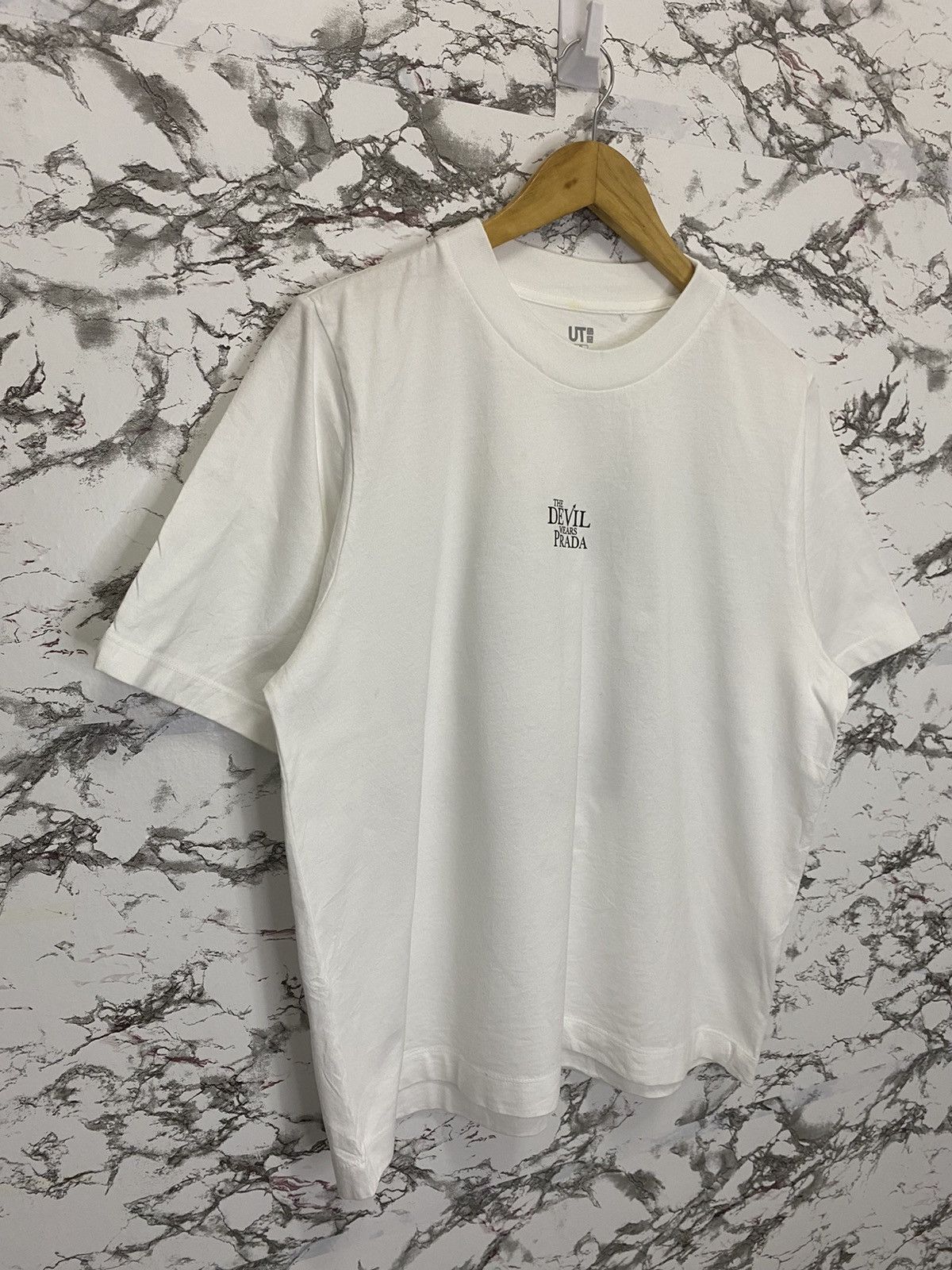 Uniqlo The Devil Wears Prada Fox Movie Tees Size US L / EU 52-54 / 3 - 3 Thumbnail