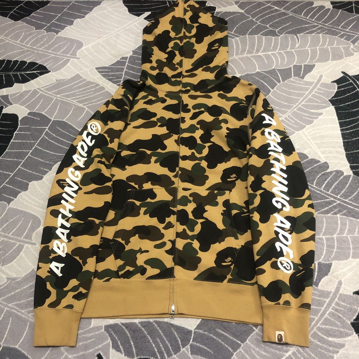 Bape OG A Bathing Ape 1st Camo Full Zip Hoodie Japan Size US L / EU 52-54 / 3 - 2 Thumbnail