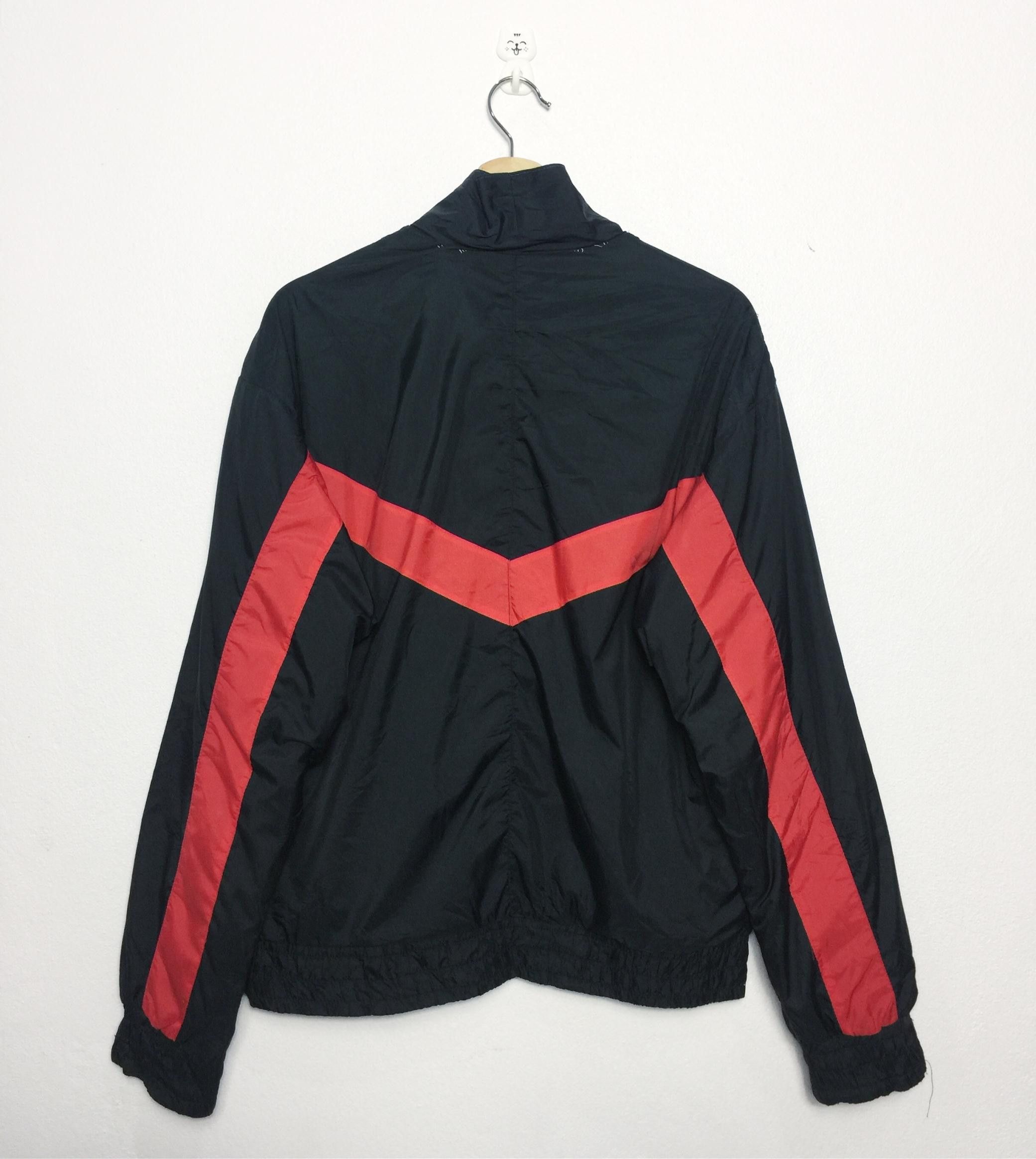 Nike Rare Vintage Nike Windbreaker Jacket Embroidered Logo Size US M / EU 48-50 / 2 - 7 Thumbnail