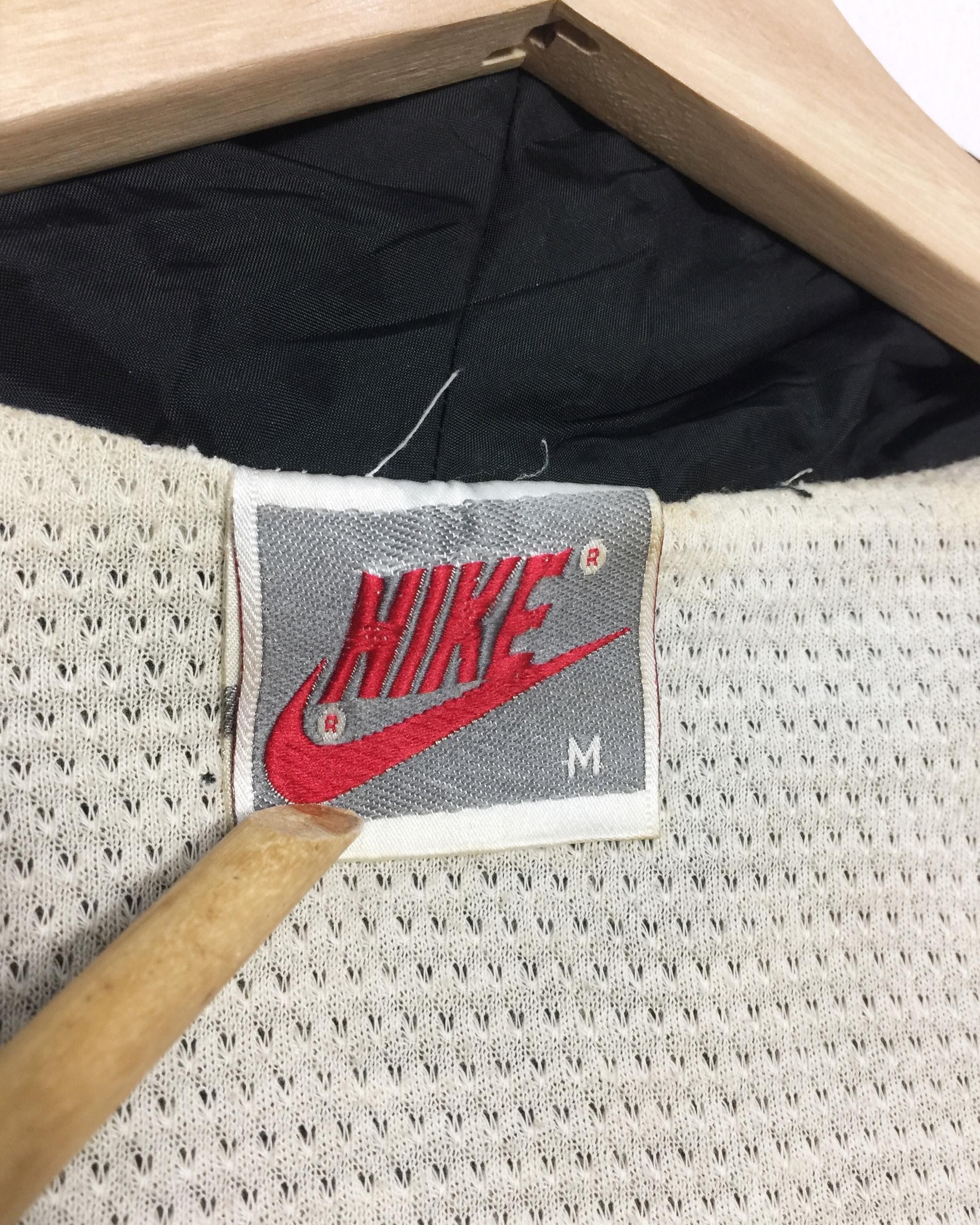 Nike Rare Vintage Nike Windbreaker Jacket Embroidered Logo Size US M / EU 48-50 / 2 - 9 Thumbnail