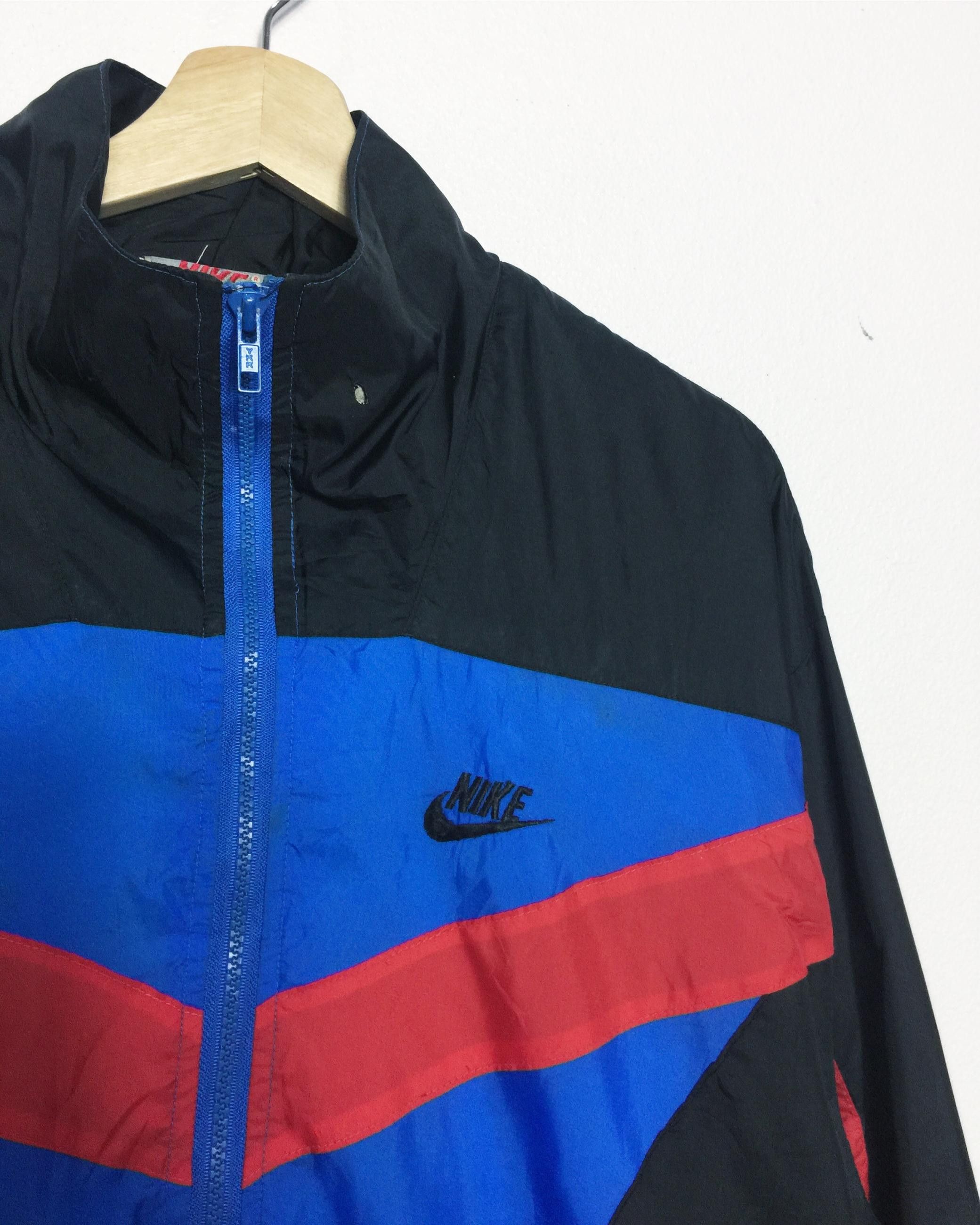 Nike Rare Vintage Nike Windbreaker Jacket Embroidered Logo Size US M / EU 48-50 / 2 - 3 Thumbnail