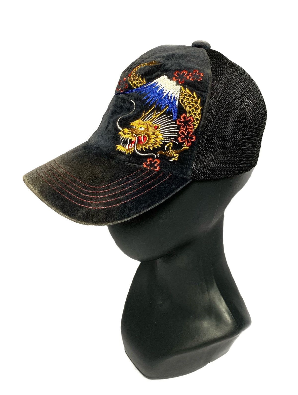 Japanese Brand Velvet Dragon-Embroidered Baseball Cap Size ONE SIZE - 2 Thumbnail