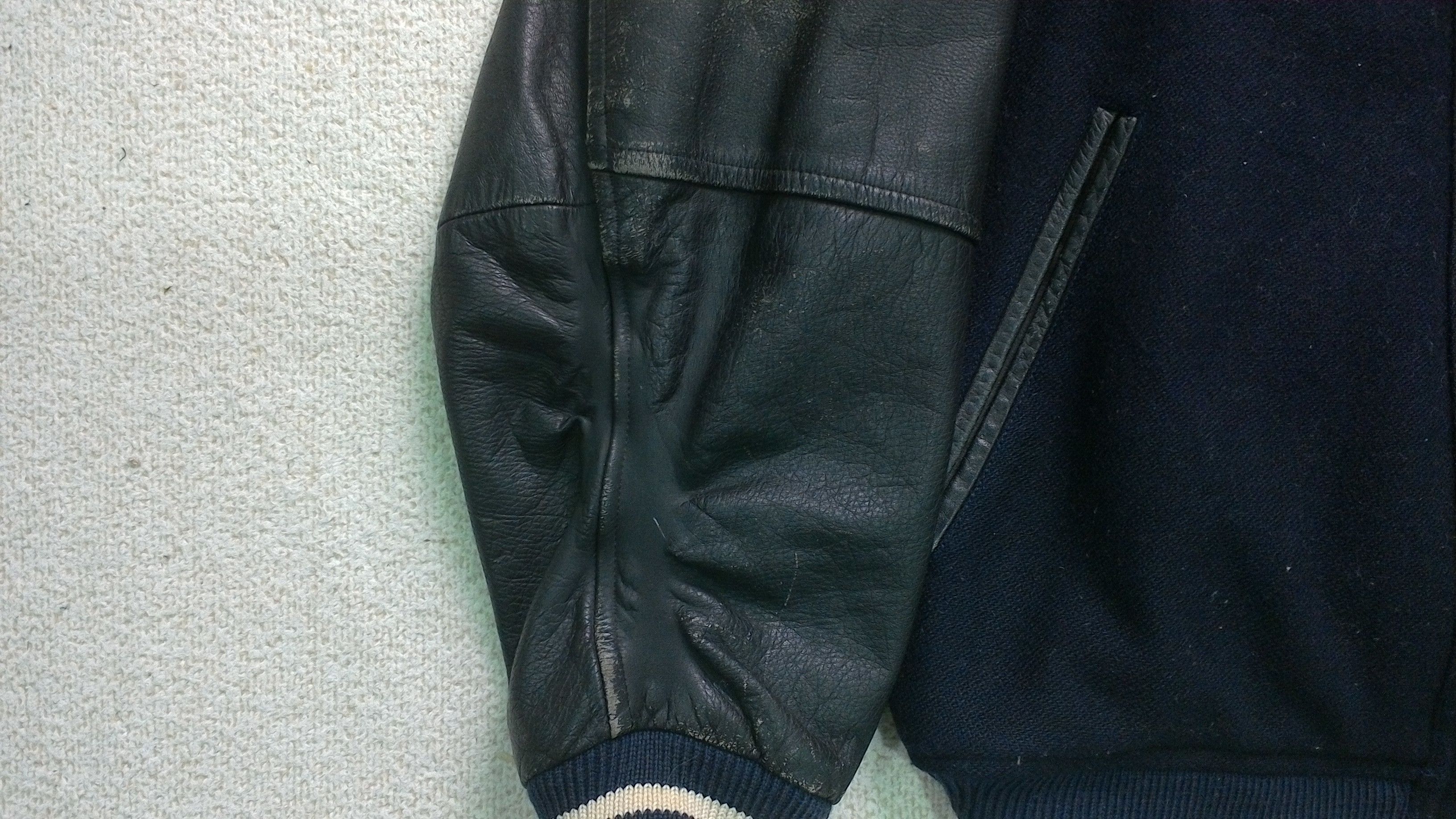 Helly Hansen VINTAGE HELLY HANSEN EMBROIDERY LEATHER VARSITY JACKET Size US L / EU 52-54 / 3 - 6 Thumbnail