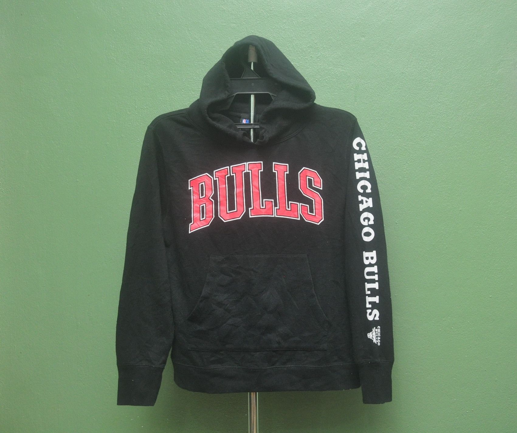 Japanese Brand × NBA × Vintage Chicago Bull Big Logo Black Colour Hoodie Travis Scoot Size US M / EU 48-50 / 2 - 1 Thumbnail