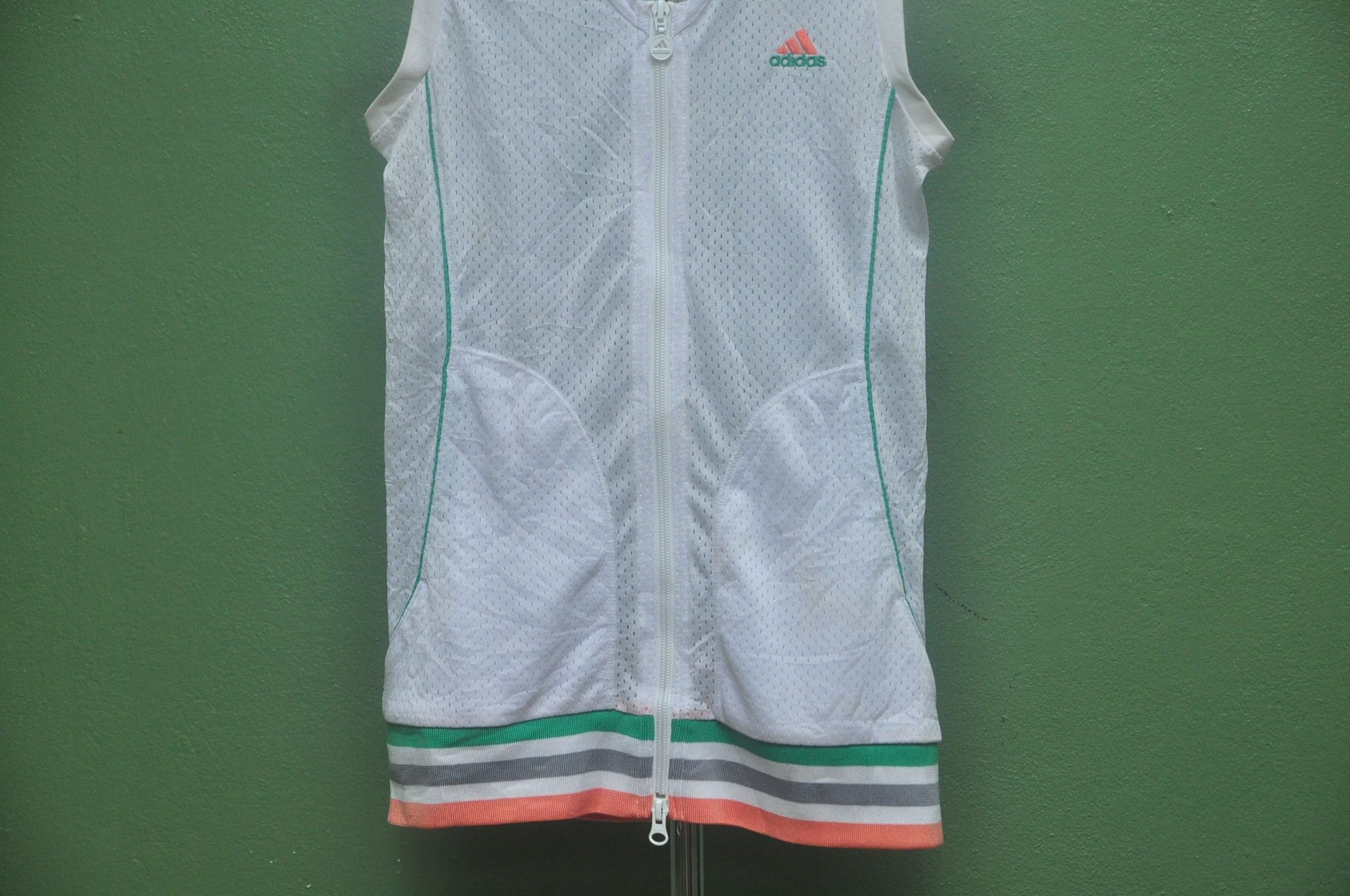 Adidas × Japanese Brand Adidas Sportwear Athlete Women Cutting Lesssleeve Size M / US 6-8 / IT 42-44 - 4 Thumbnail