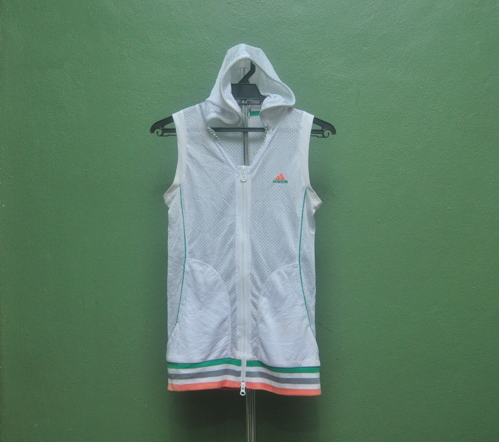 Adidas × Japanese Brand Adidas Sportwear Athlete Women Cutting Lesssleeve Size M / US 6-8 / IT 42-44 - 1 Thumbnail