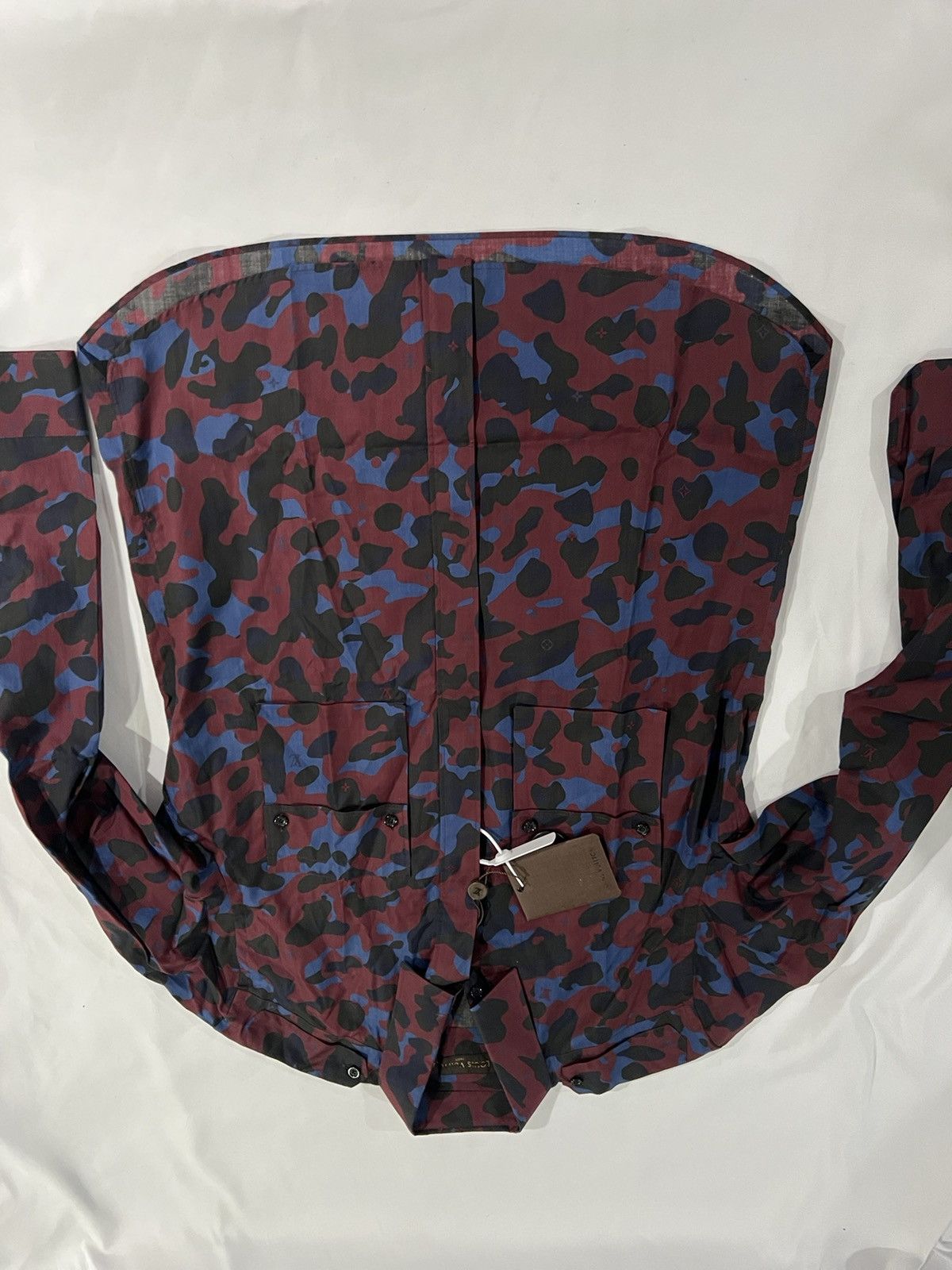 Louis Vuitton Louis Vuitton mens camo shirt. M. 1290 Size US M / EU 48-50 / 2 - 1 Thumbnail