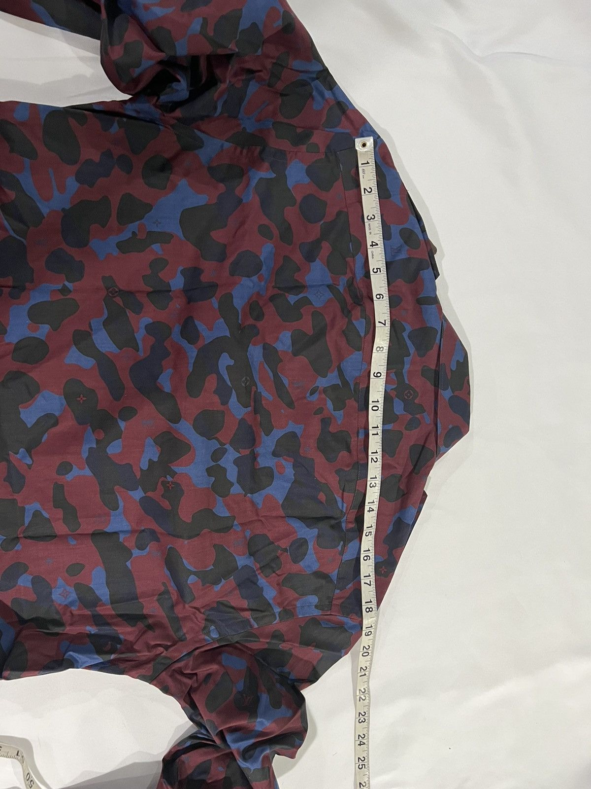 Louis Vuitton Louis Vuitton mens camo shirt. M. 1290 Size US M / EU 48-50 / 2 - 6 Thumbnail