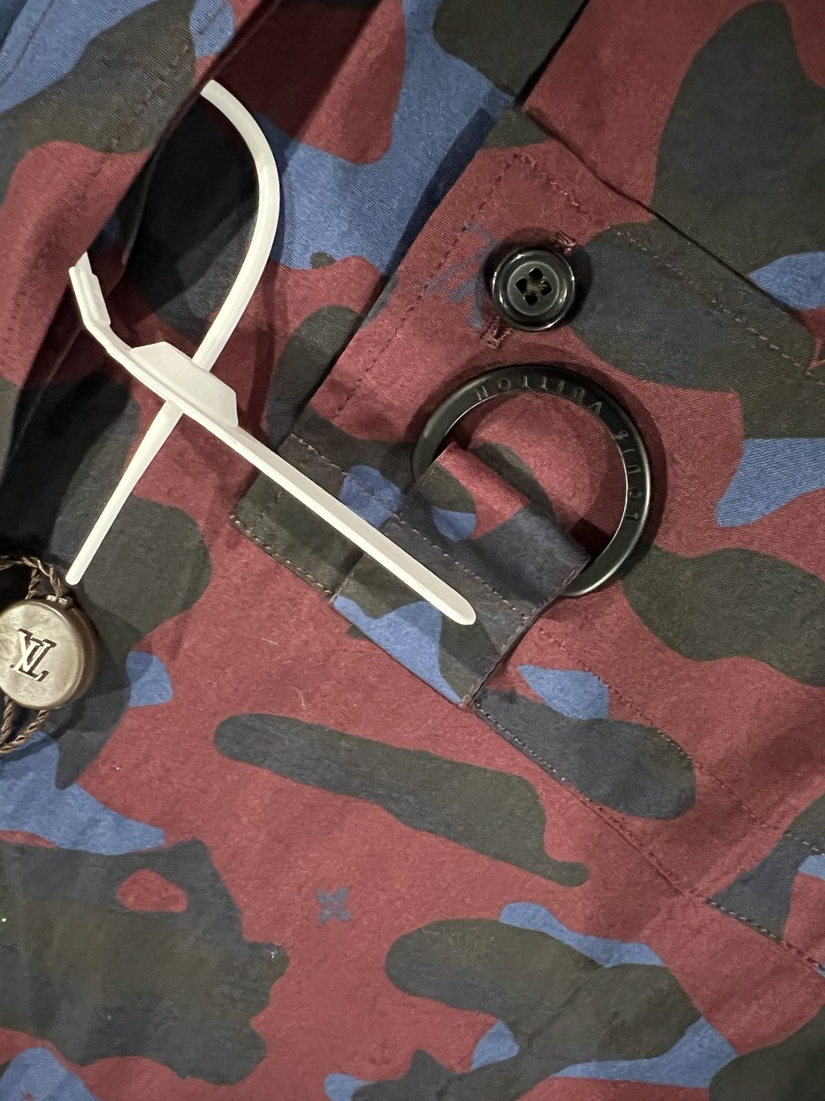 Louis Vuitton Louis Vuitton mens camo shirt. M. 1290 Size US M / EU 48-50 / 2 - 2 Thumbnail
