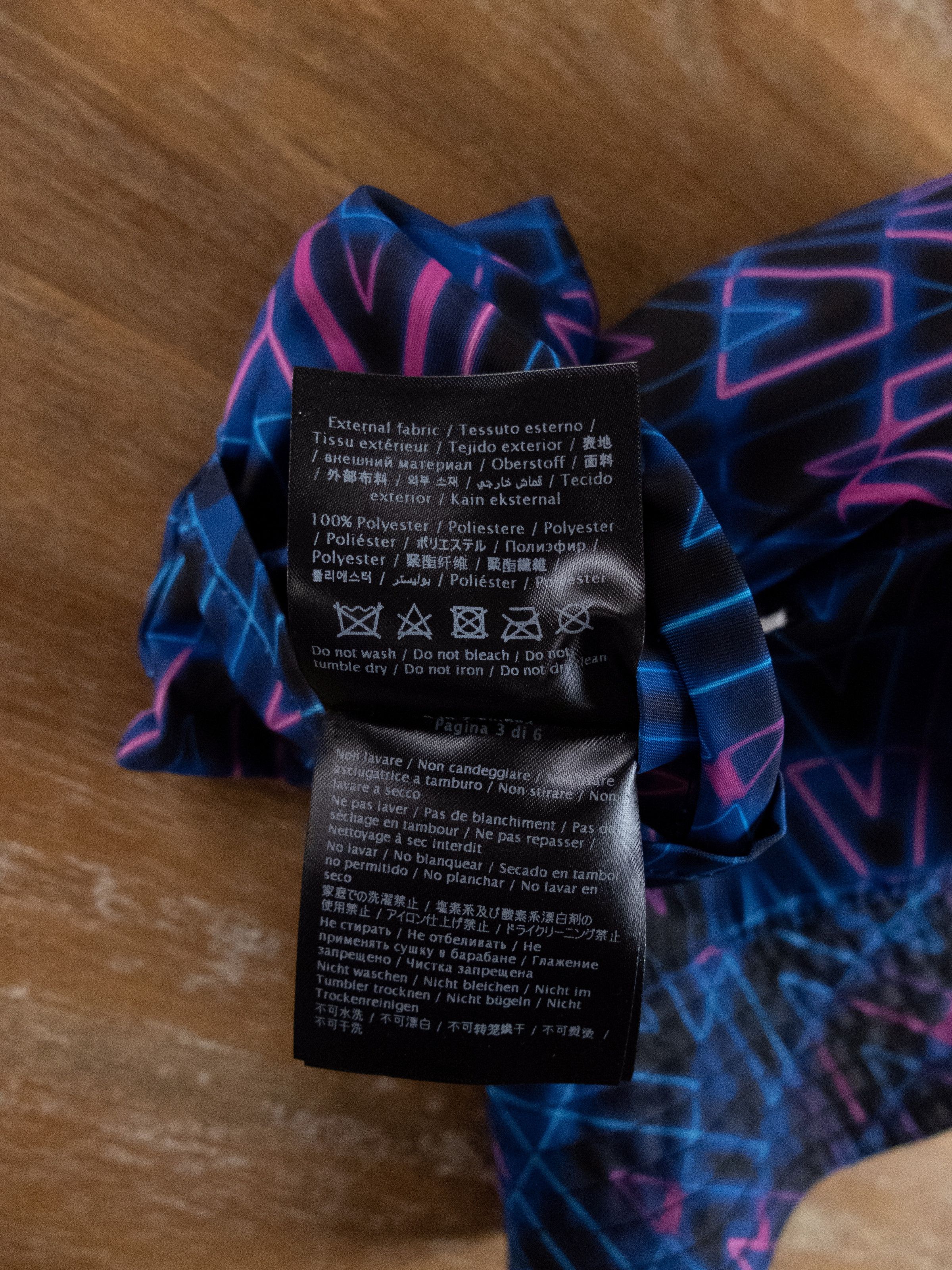 Valentino VALENTINO reversible black neon print optical V bucket hat Size ONE SIZE - 11 Thumbnail