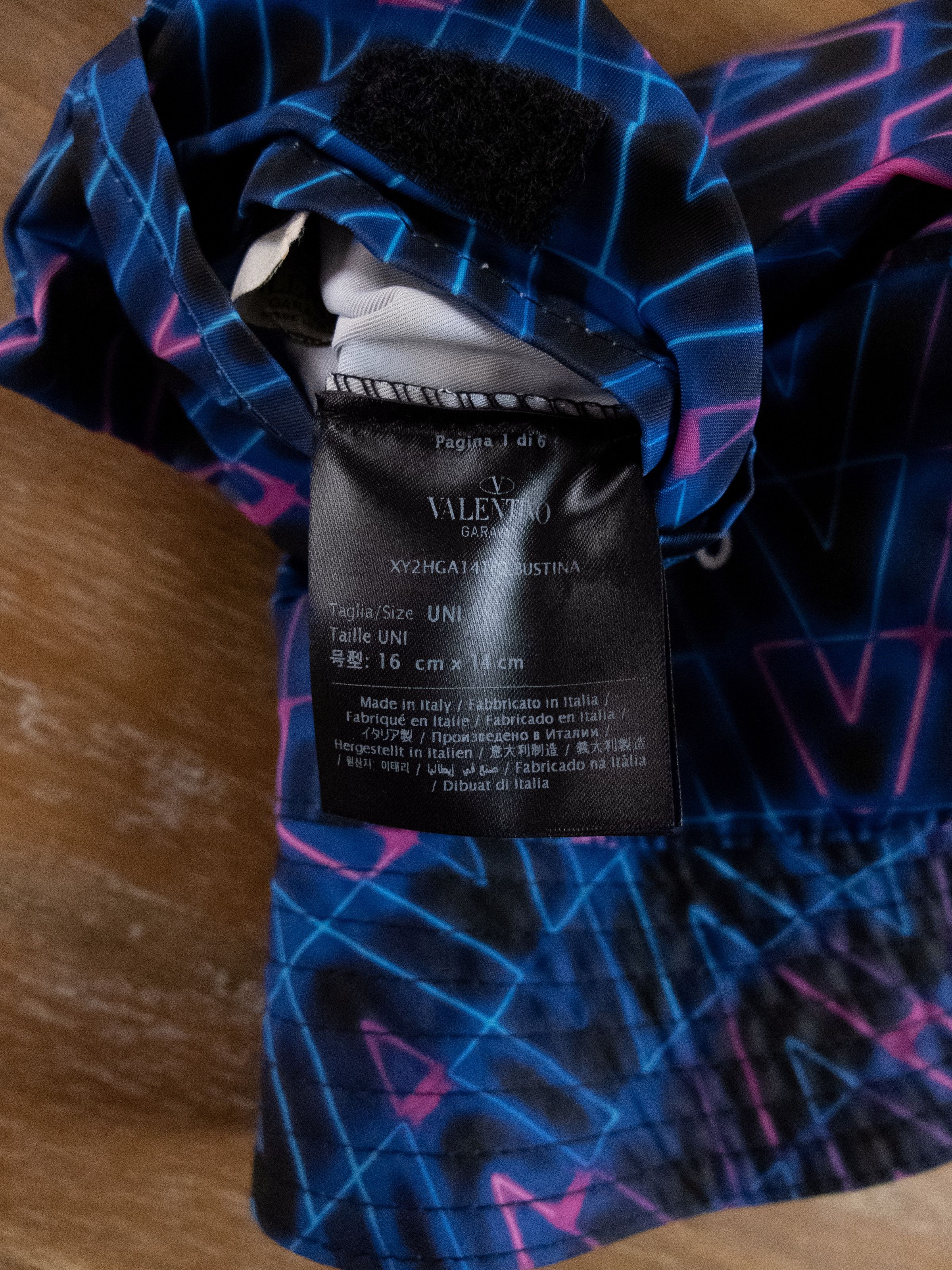 Valentino VALENTINO reversible black neon print optical V bucket hat Size ONE SIZE - 10 Thumbnail
