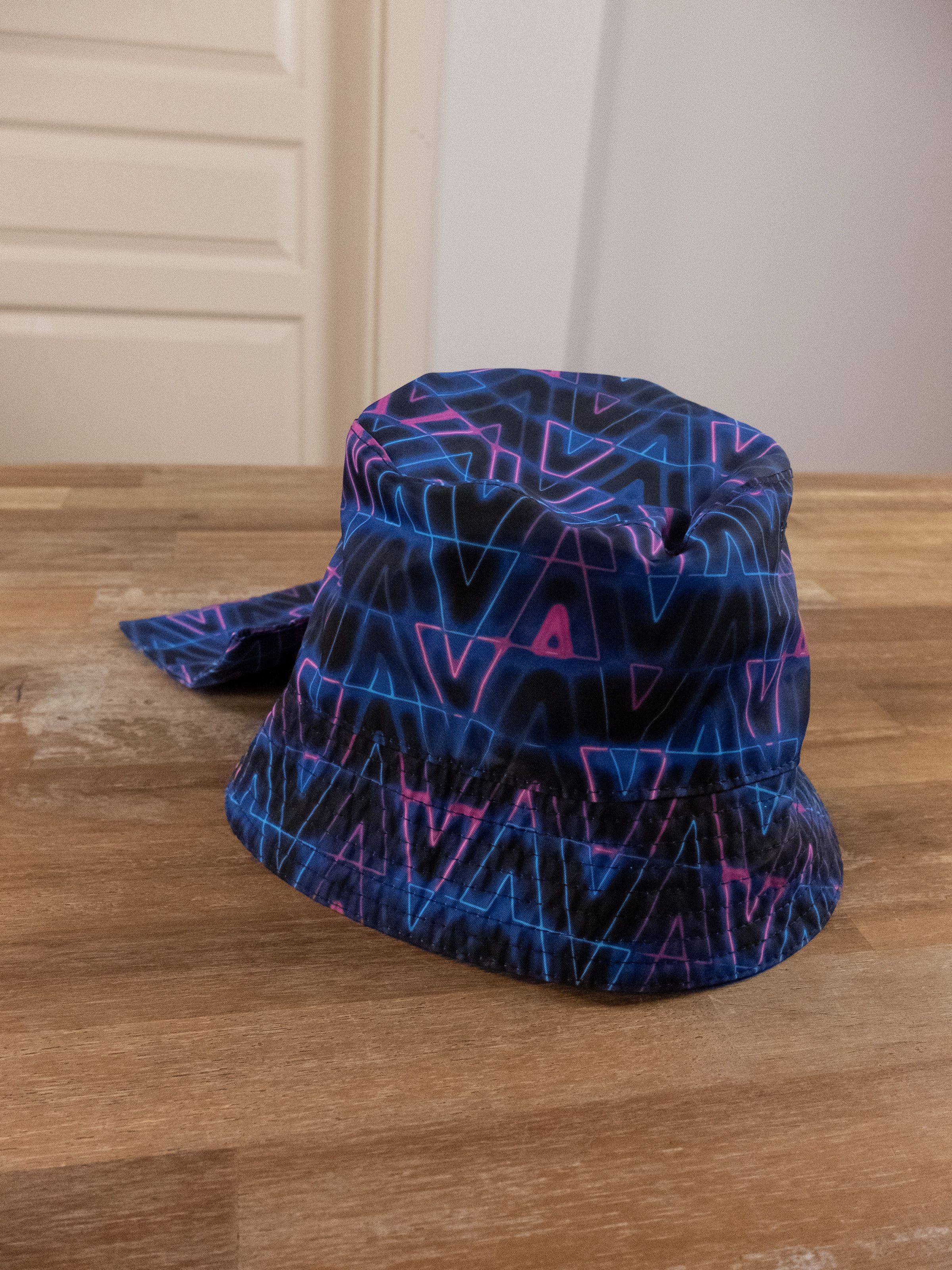 Valentino VALENTINO reversible black neon print optical V bucket hat Size ONE SIZE - 4 Thumbnail