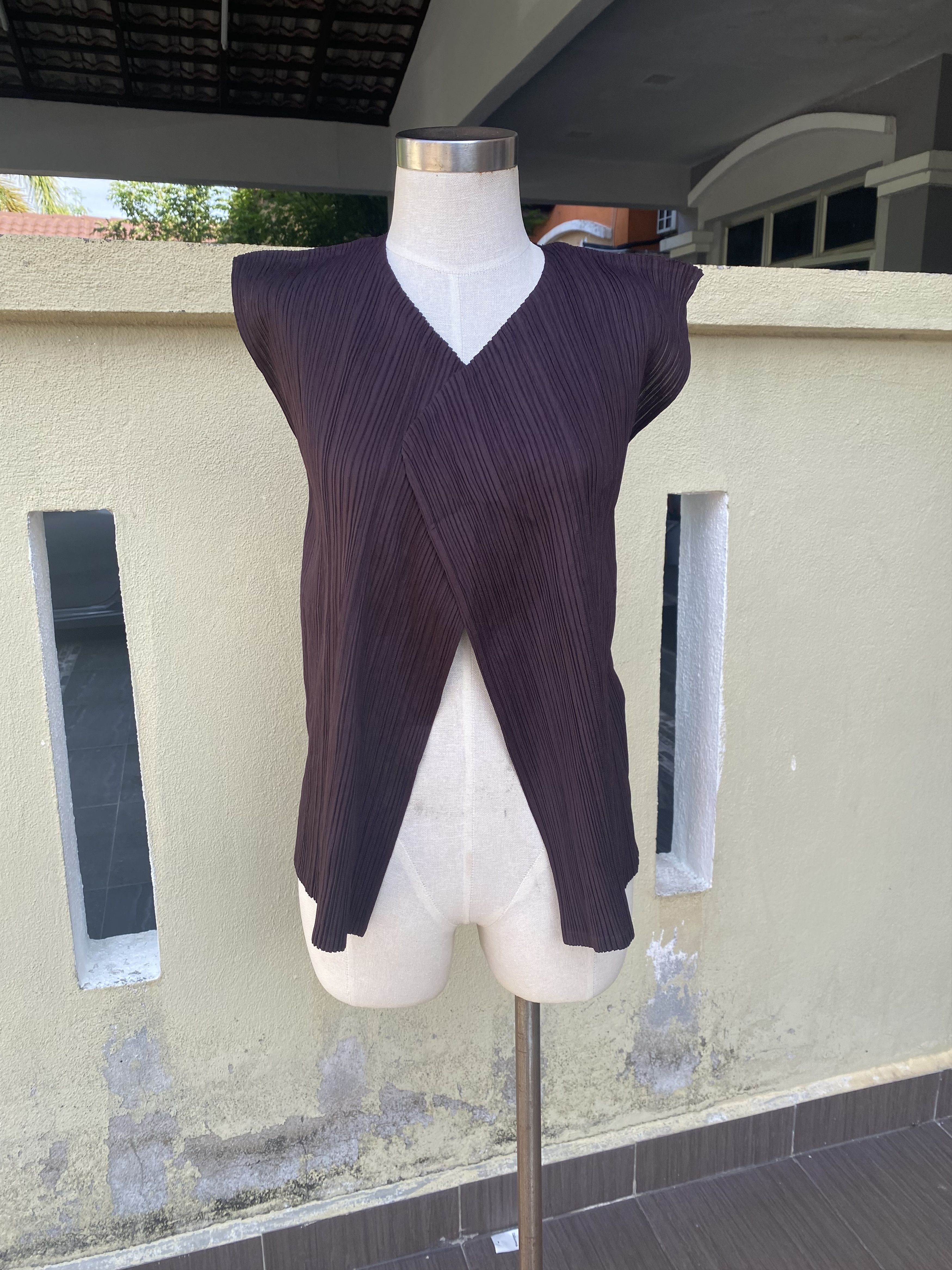 Pleats Please Issey Miyake dark purple vest Size L / US 10 / IT 46 - 1 Thumbnail