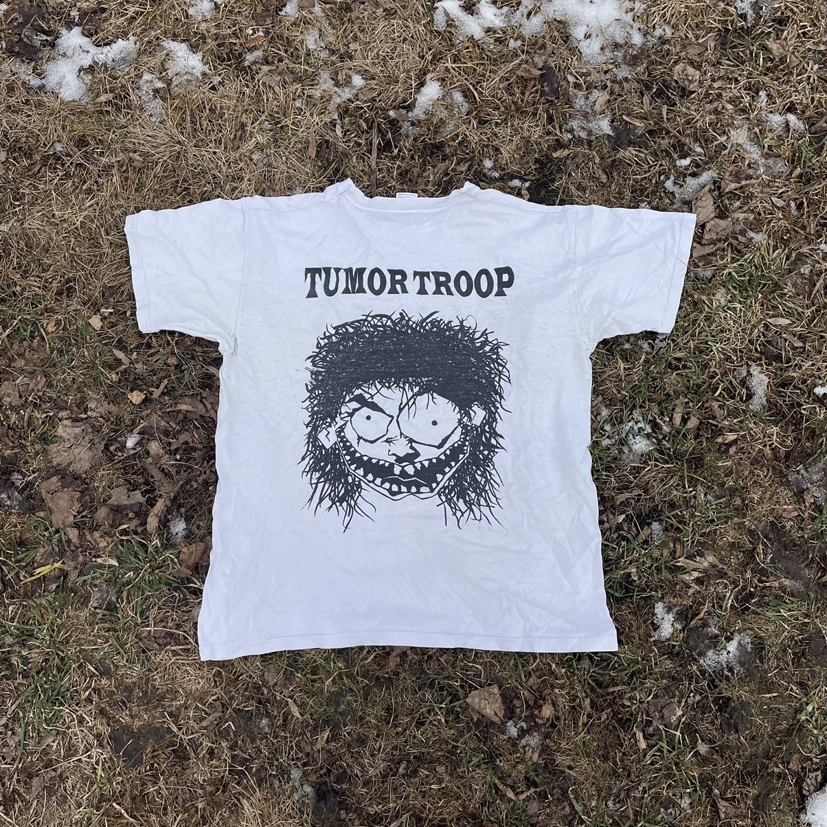 Vintage Vintage 90s Goth Graphic Tee Thrashed Skull Streetwear L Size US L / EU 52-54 / 3 - 1 Thumbnail