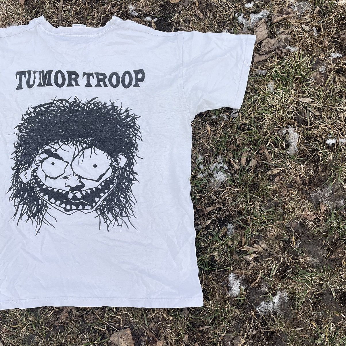 Vintage Vintage 90s Goth Graphic Tee Thrashed Skull Streetwear L Size US L / EU 52-54 / 3 - 2 Thumbnail