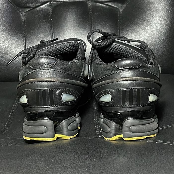 Raf simons cheap ozweego black corn