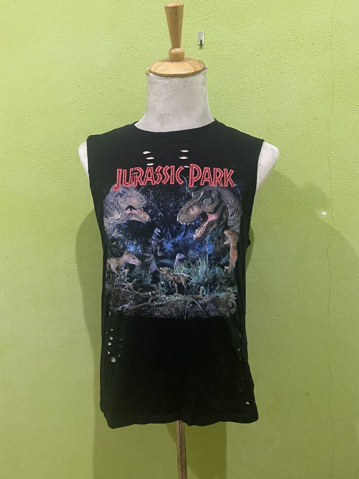 Vintage Hole Design Jurassic Park T-Shirt Size US M / EU 48-50 / 2 - 9 Thumbnail