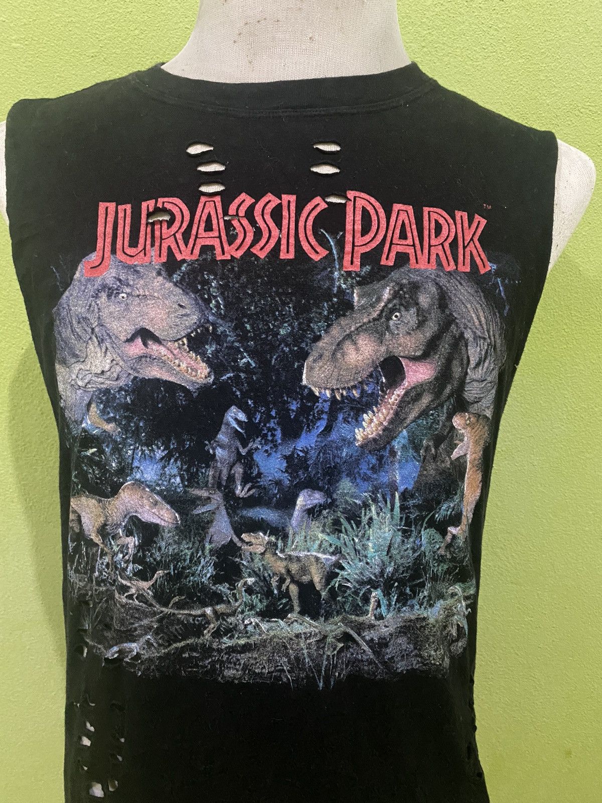 Vintage Hole Design Jurassic Park T-Shirt Size US M / EU 48-50 / 2 - 11 Thumbnail