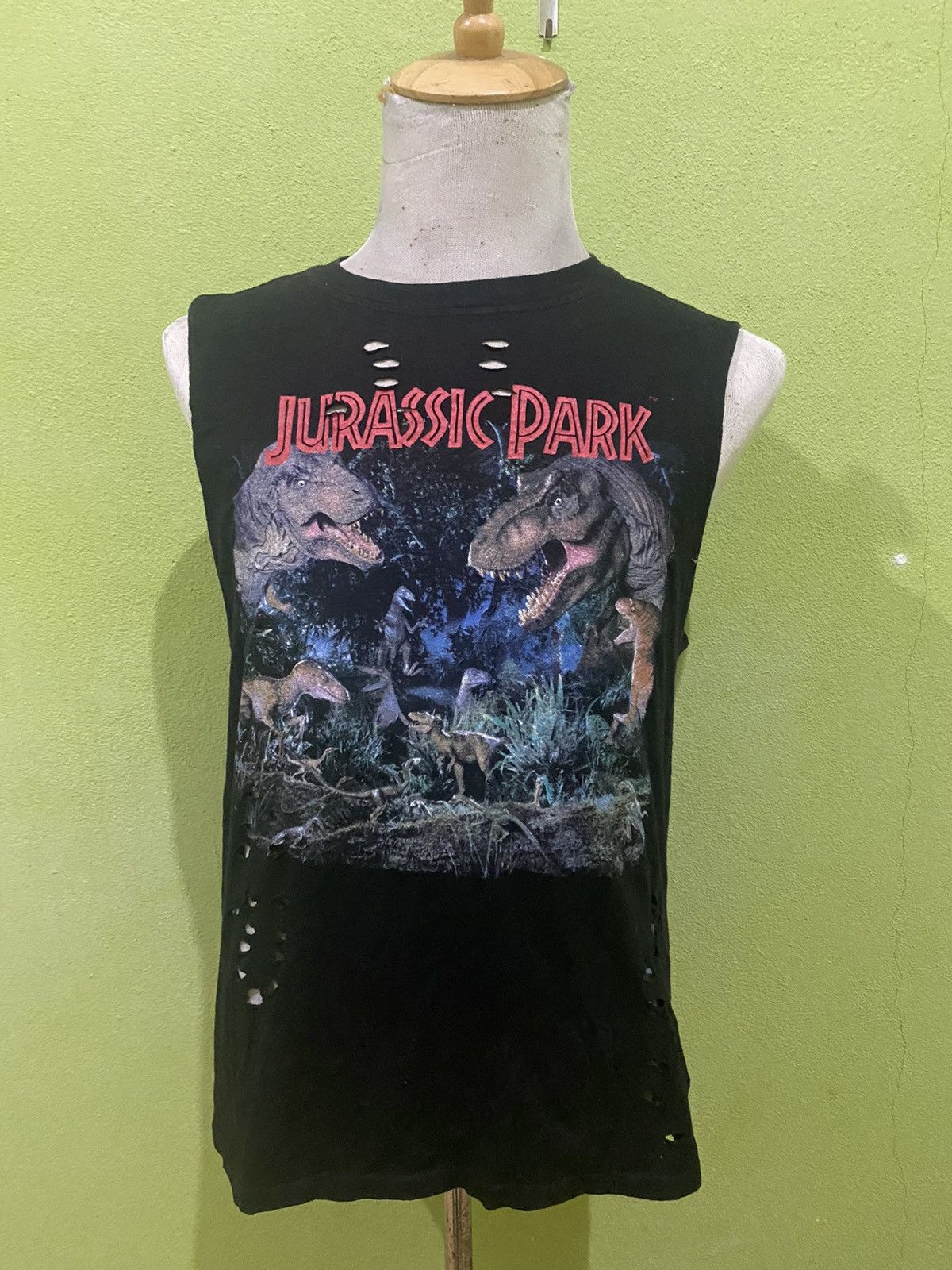 Vintage Hole Design Jurassic Park T-Shirt Size US M / EU 48-50 / 2 - 10 Thumbnail