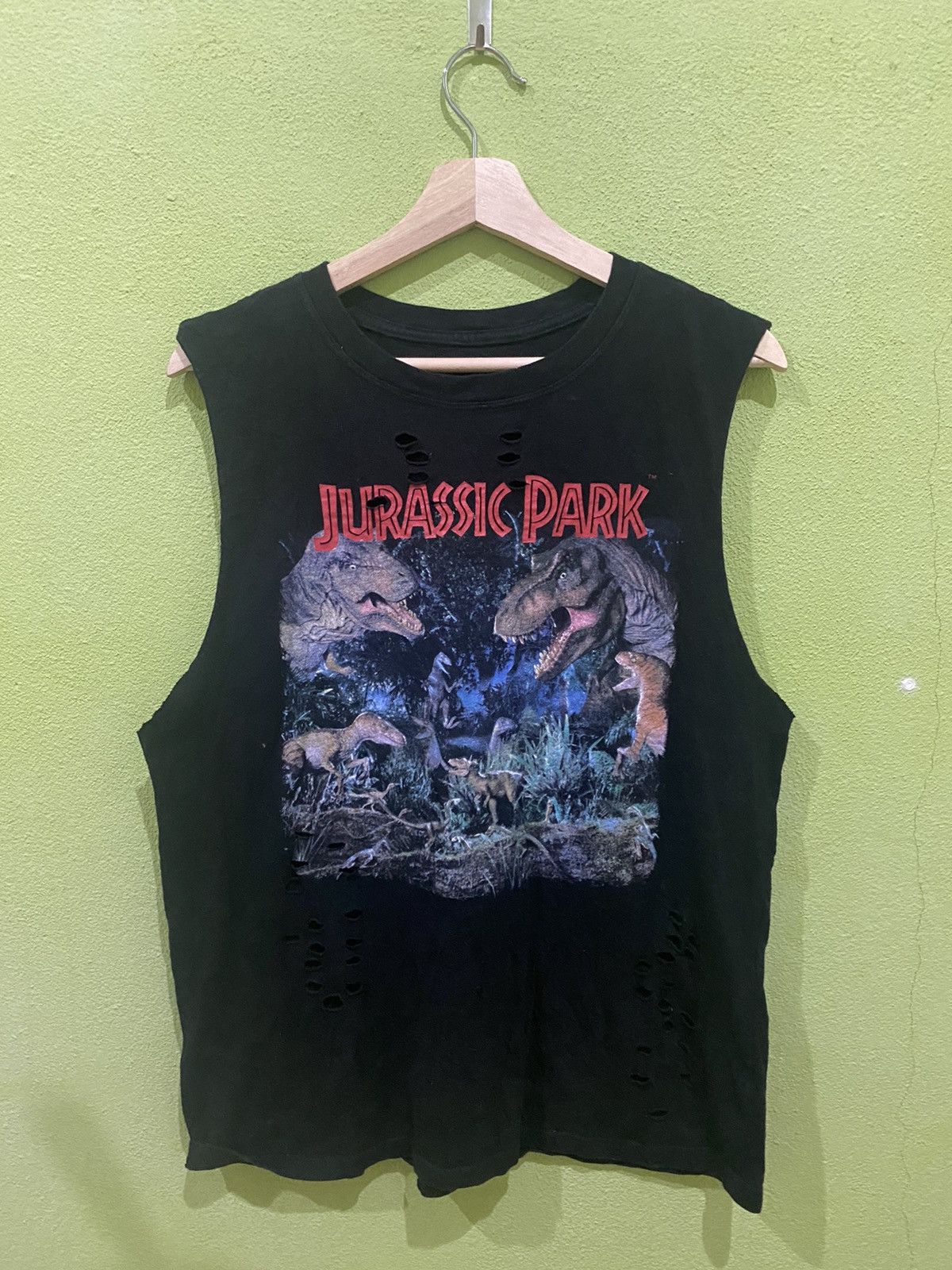 Vintage Hole Design Jurassic Park T-Shirt Size US M / EU 48-50 / 2 - 1 Thumbnail