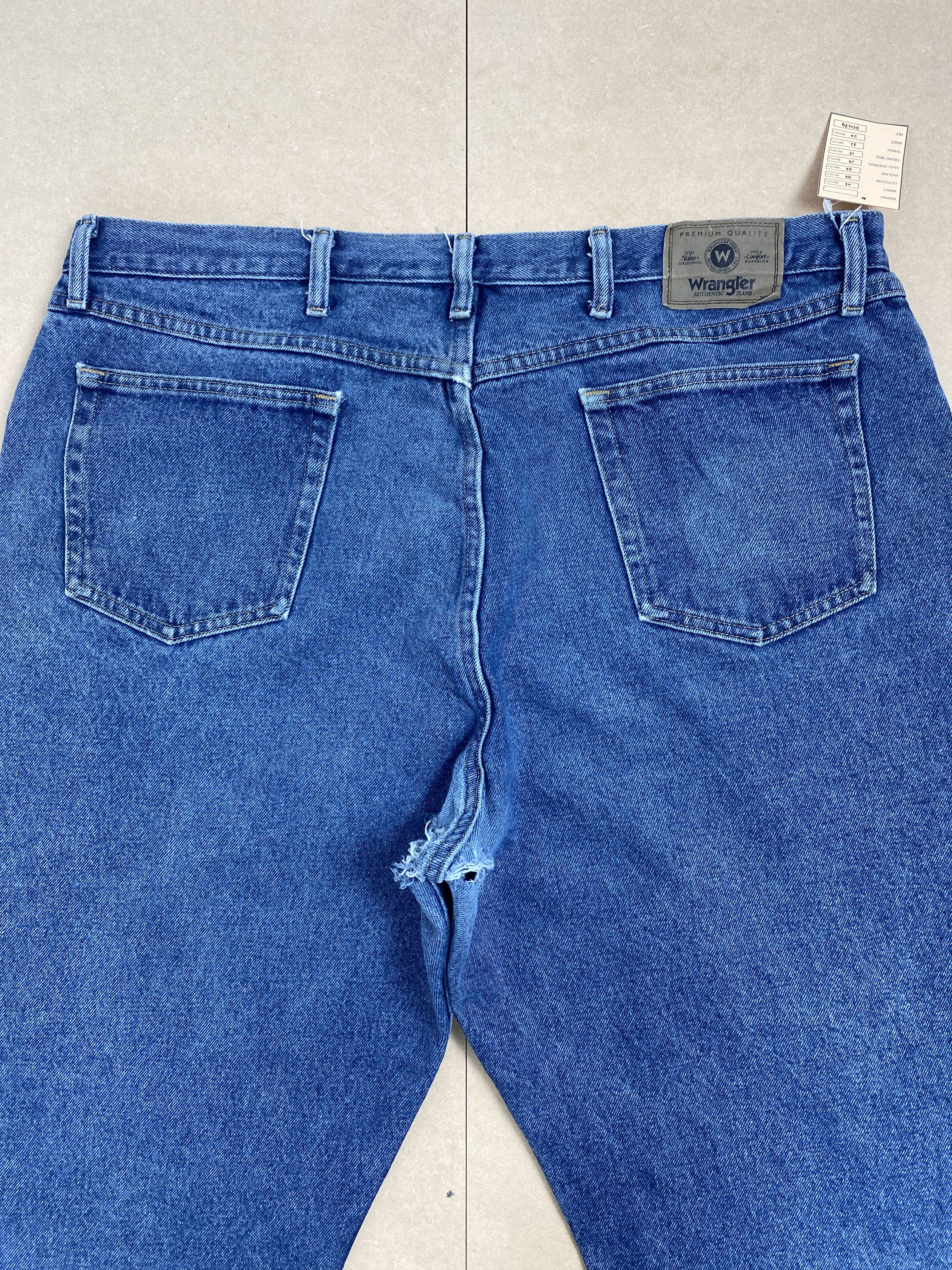 Vintage Vintage Wrangler Straight Cut Distressed Blue Jeans Size US 43 - 6 Thumbnail