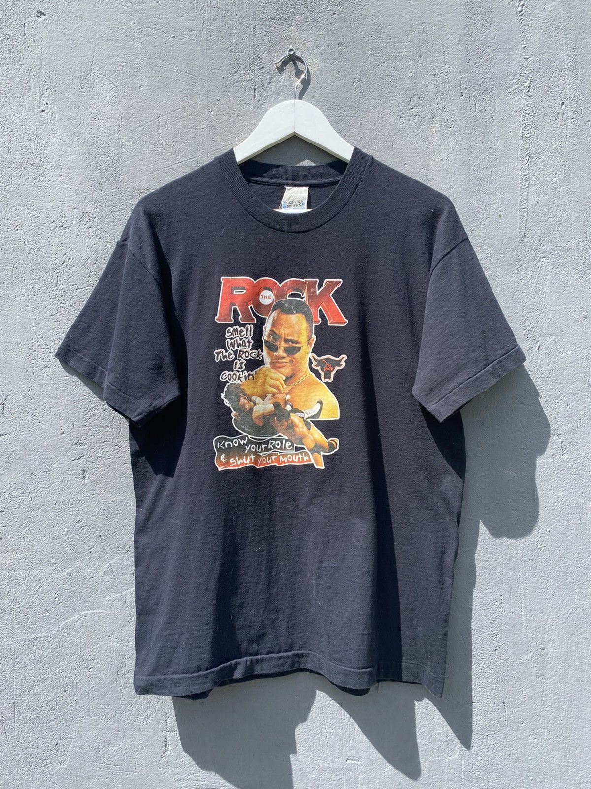 Vintage Vintage 90s WWE The Rock Dwayne Johnson Wrestling T Shirt Size US L / EU 52-54 / 3 - 1 Thumbnail