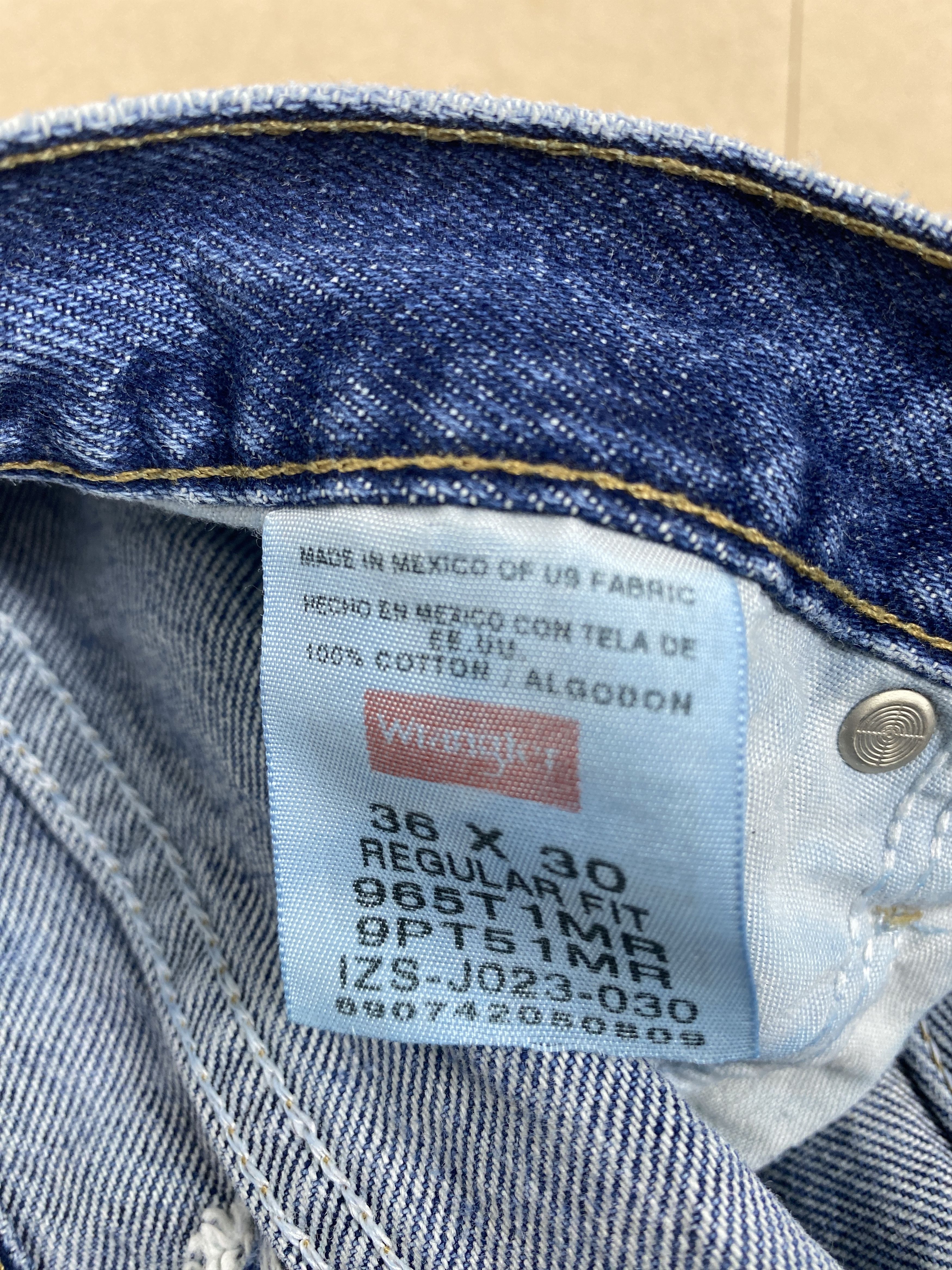 Vintage Vintage Wrangler Straight Cut Distressed Faded Blue Jeans Size US 35 - 10 Thumbnail