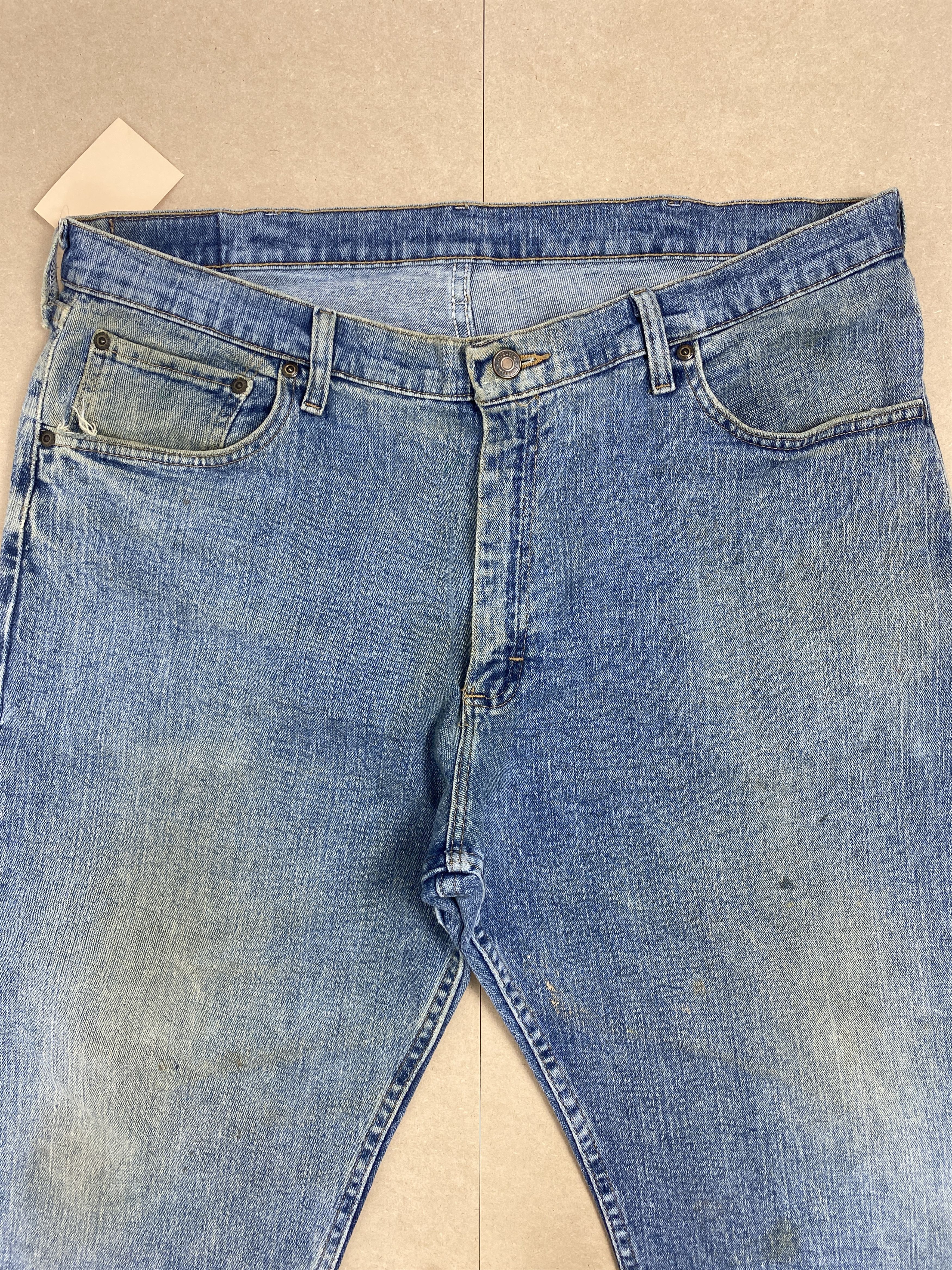 Vintage Vintage Wrangler Straight Cut Faded Mid Wash Jeans Size US 40 / EU 56 - 2 Thumbnail