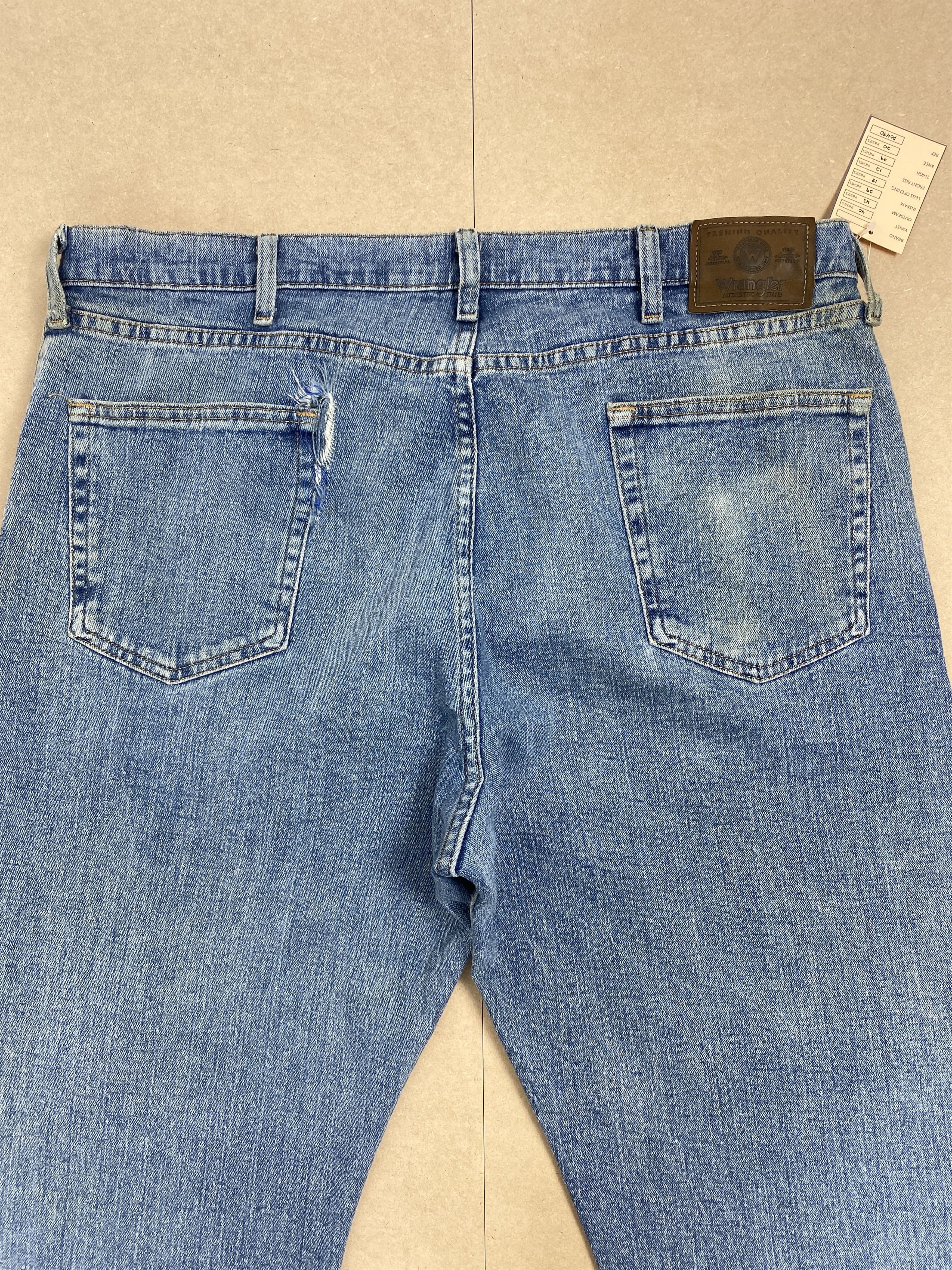 Vintage Vintage Wrangler Straight Cut Faded Mid Wash Jeans Size US 40 / EU 56 - 6 Thumbnail