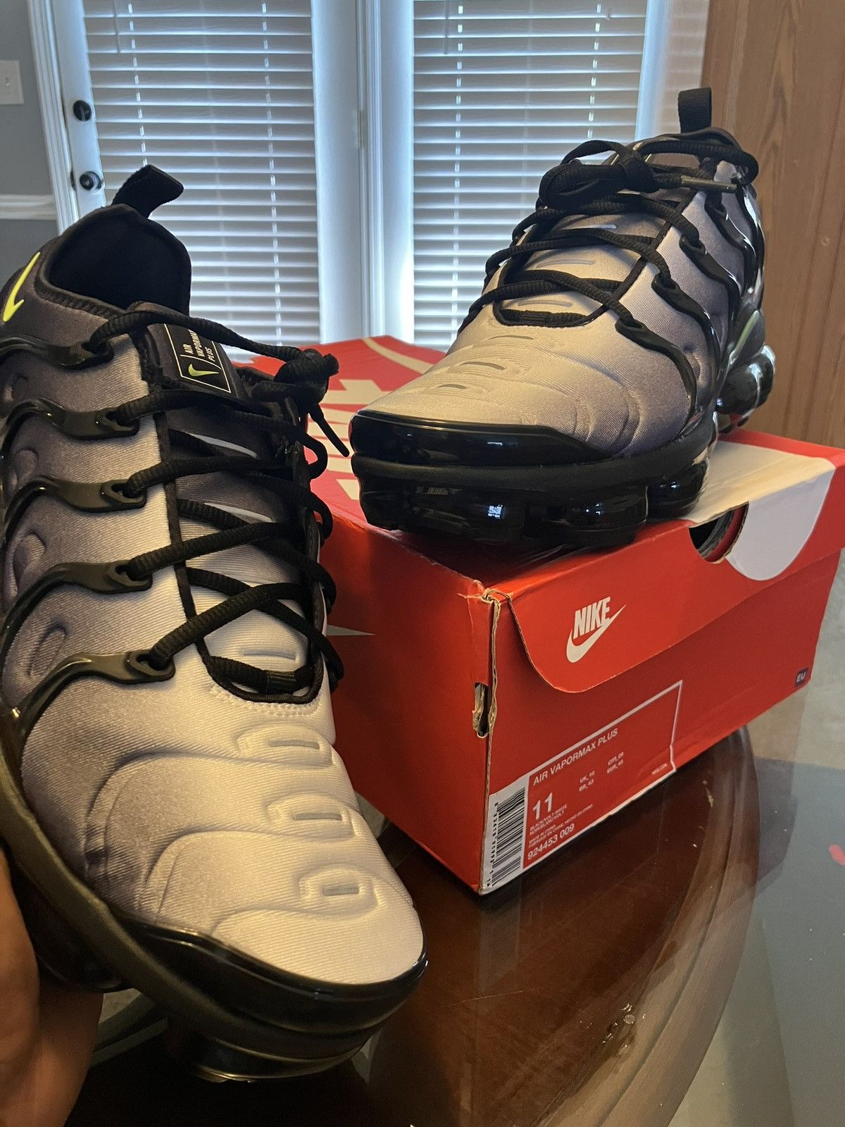 vapormax plus neon 95