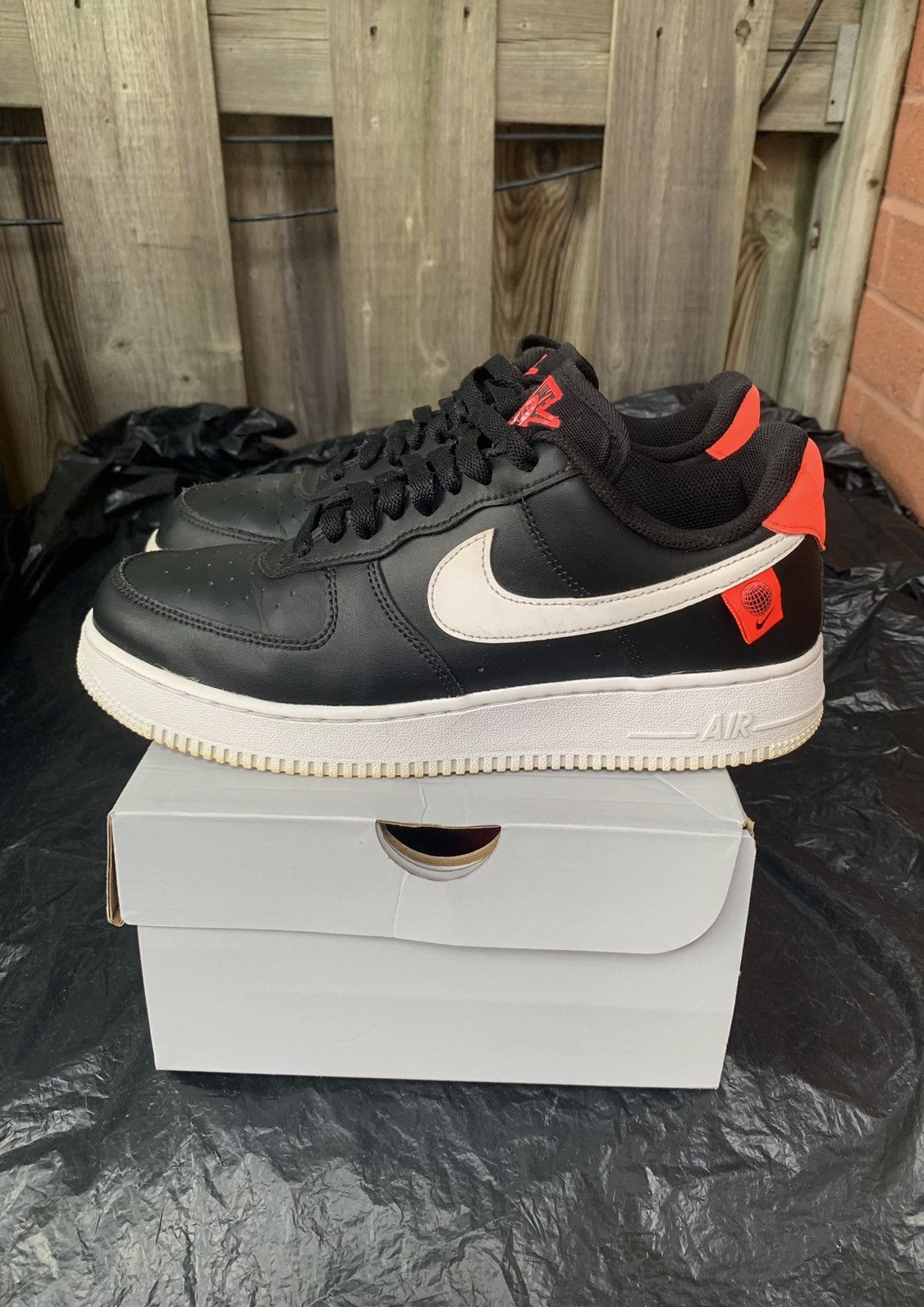 Nike Air Force 1 Low Worldwide Pack Black | White-Flash crimson Size US 8 / EU 41 - 1 Thumbnail
