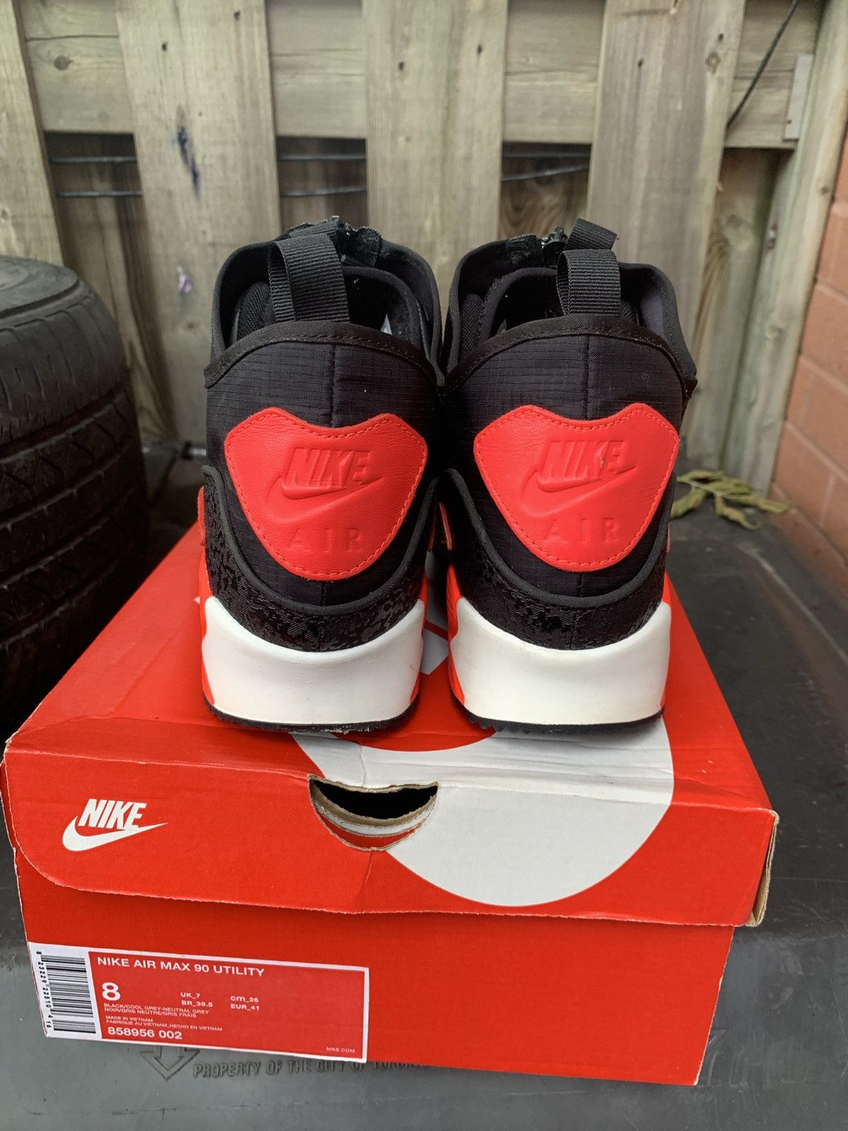 Nike Air Max 90 Utility Black Infrared 2016 Size US 8 / EU 41 - 5 Thumbnail