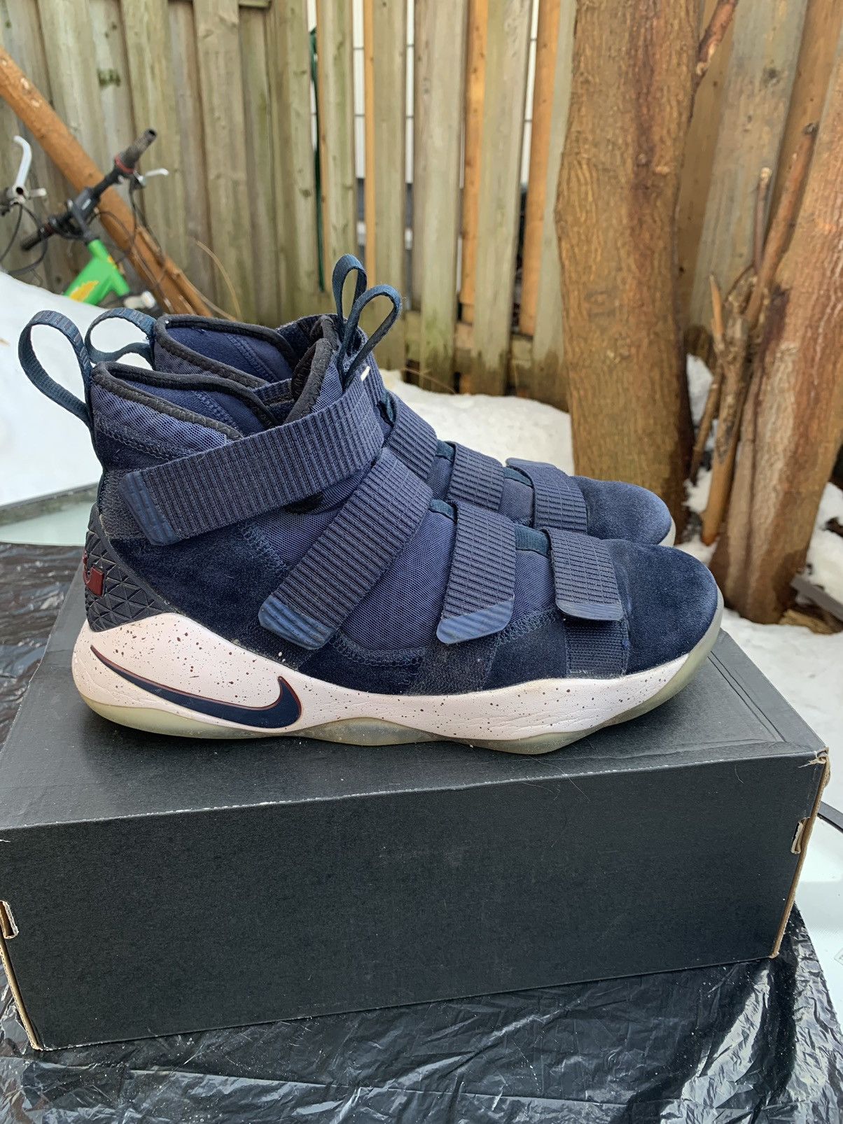 Nike Lebron Solider 11 College Navy Size US 9 / EU 42 - 1 Thumbnail