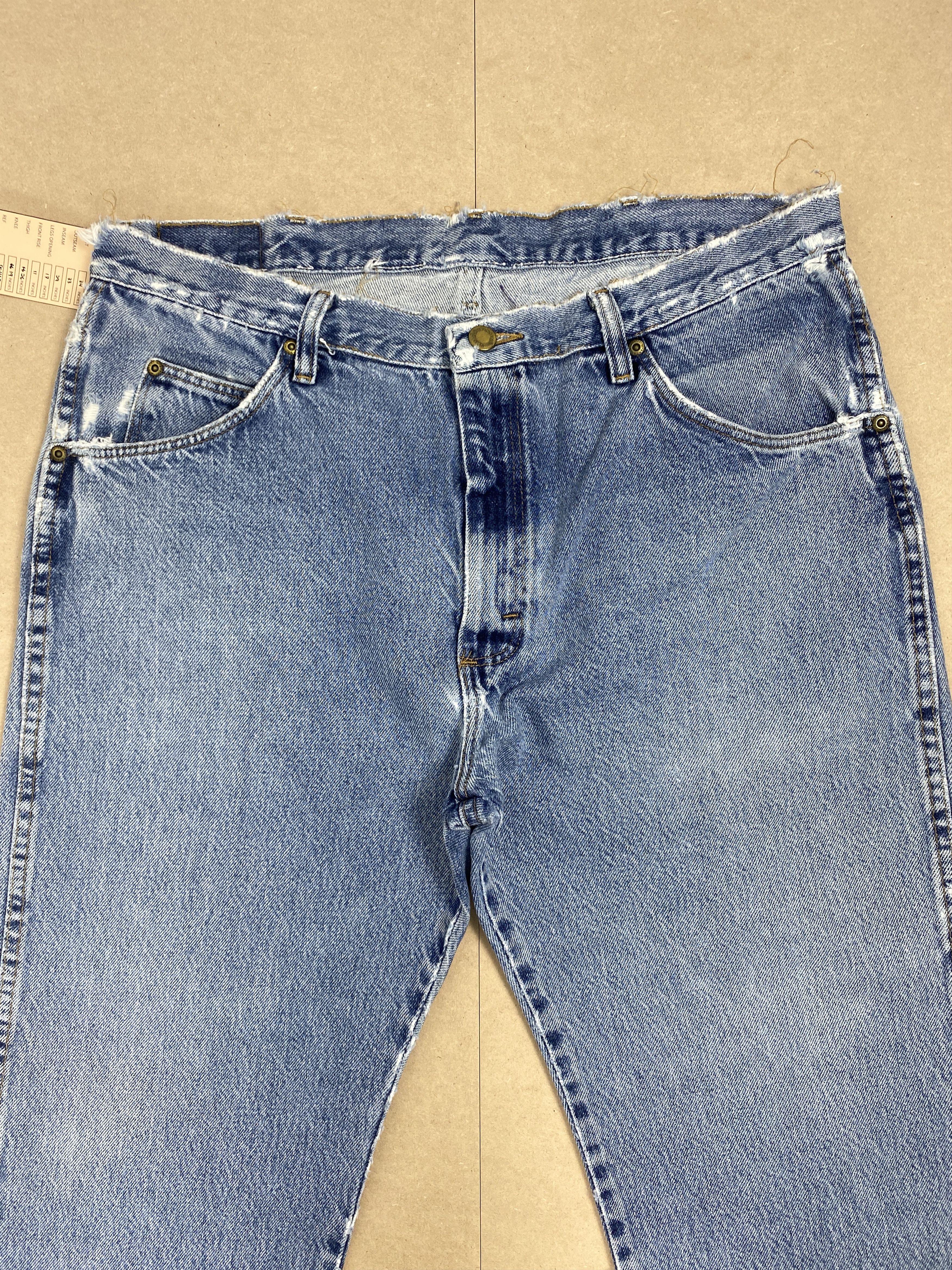 Vintage Vintage Wrangler Straight Cut Light Wash Jeans Size US 34 / EU 50 - 2 Thumbnail