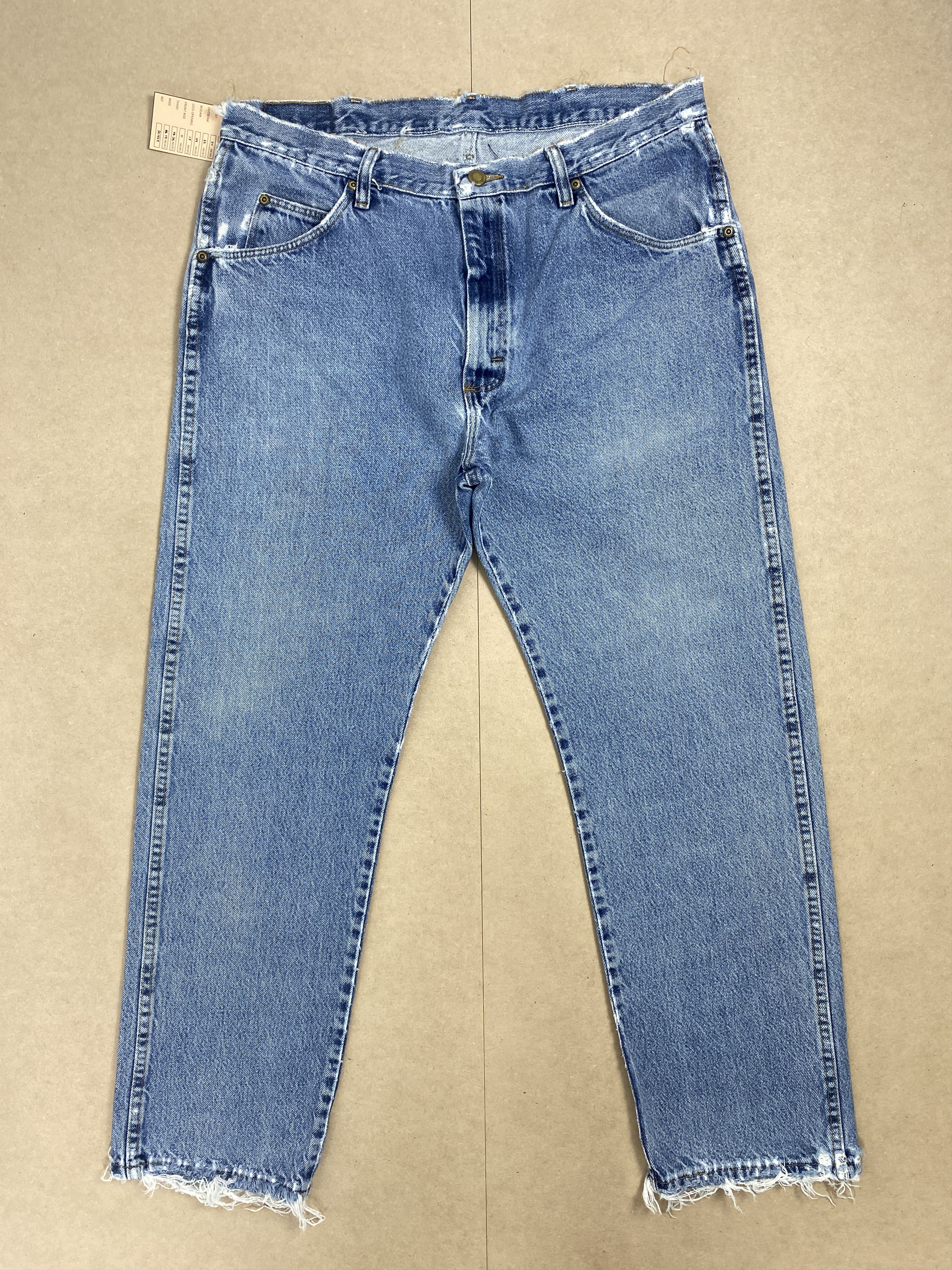 Vintage Vintage Wrangler Straight Cut Light Wash Jeans Size US 34 / EU 50 - 1 Thumbnail