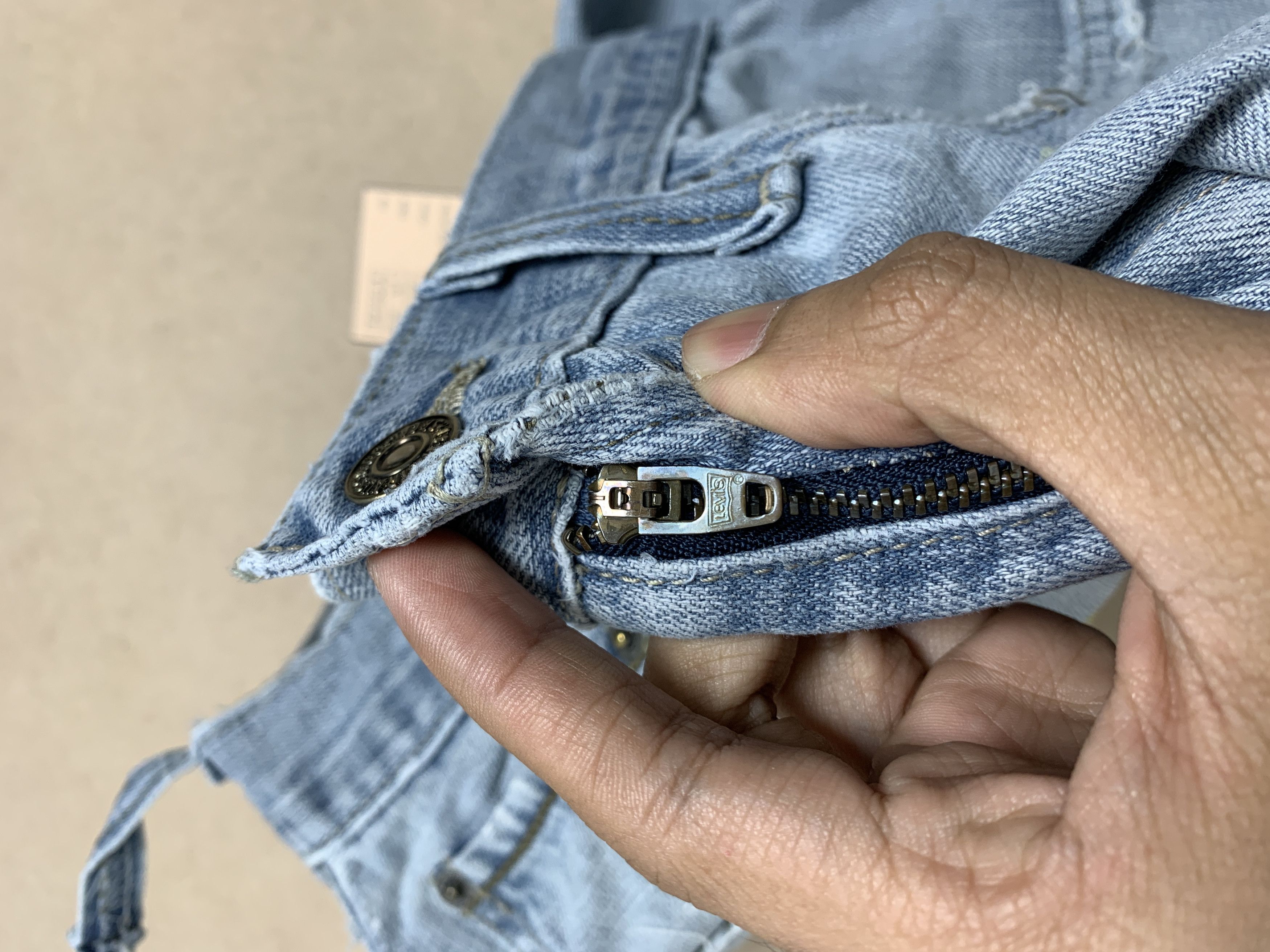 Levi's Vintage Levi's 559 VintageTag Painter Distressed Jeans P0203 Size US 29 - 23 Thumbnail