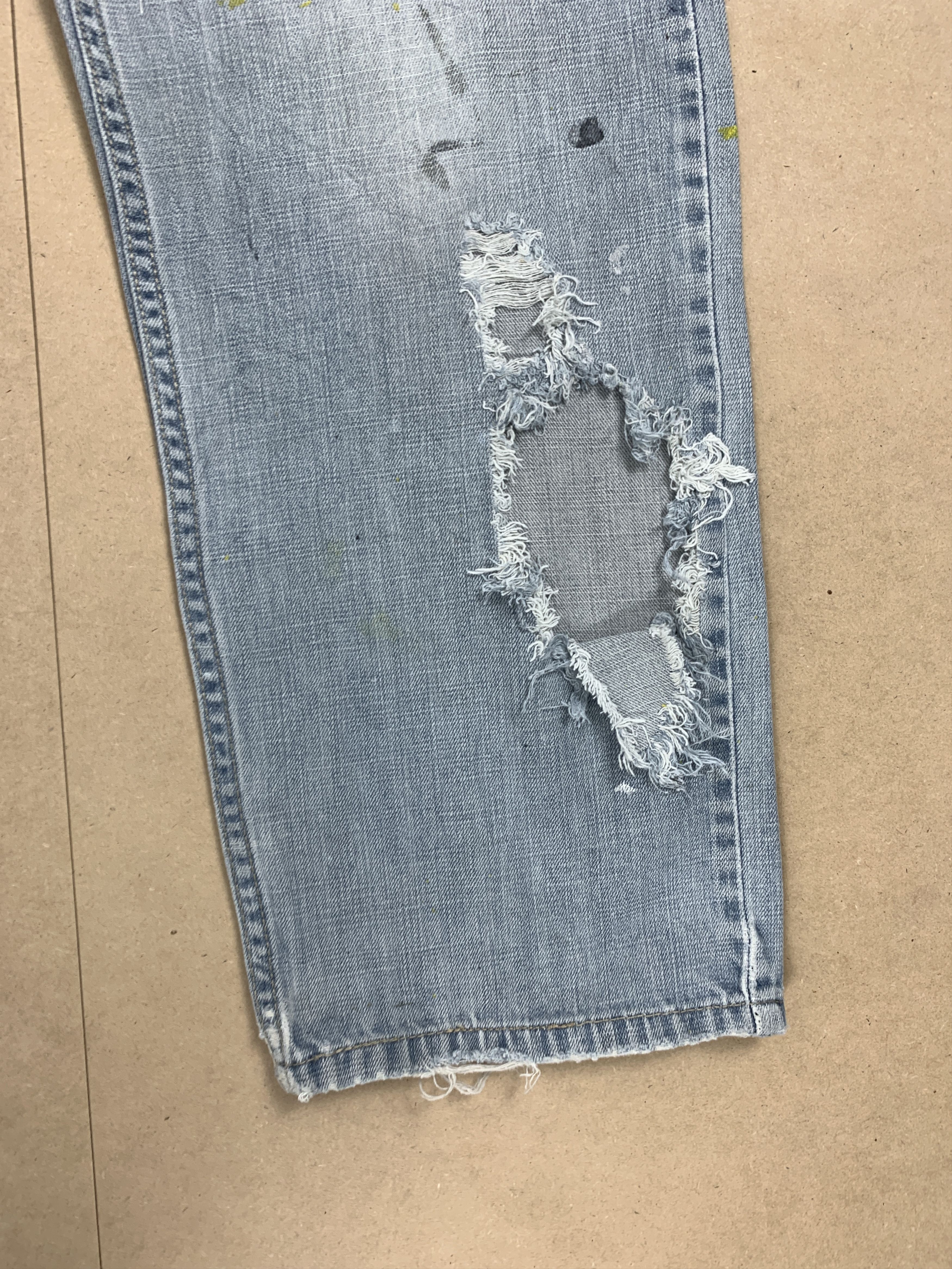 Levi's Vintage Levi's 559 VintageTag Painter Distressed Jeans P0203 Size US 29 - 8 Thumbnail