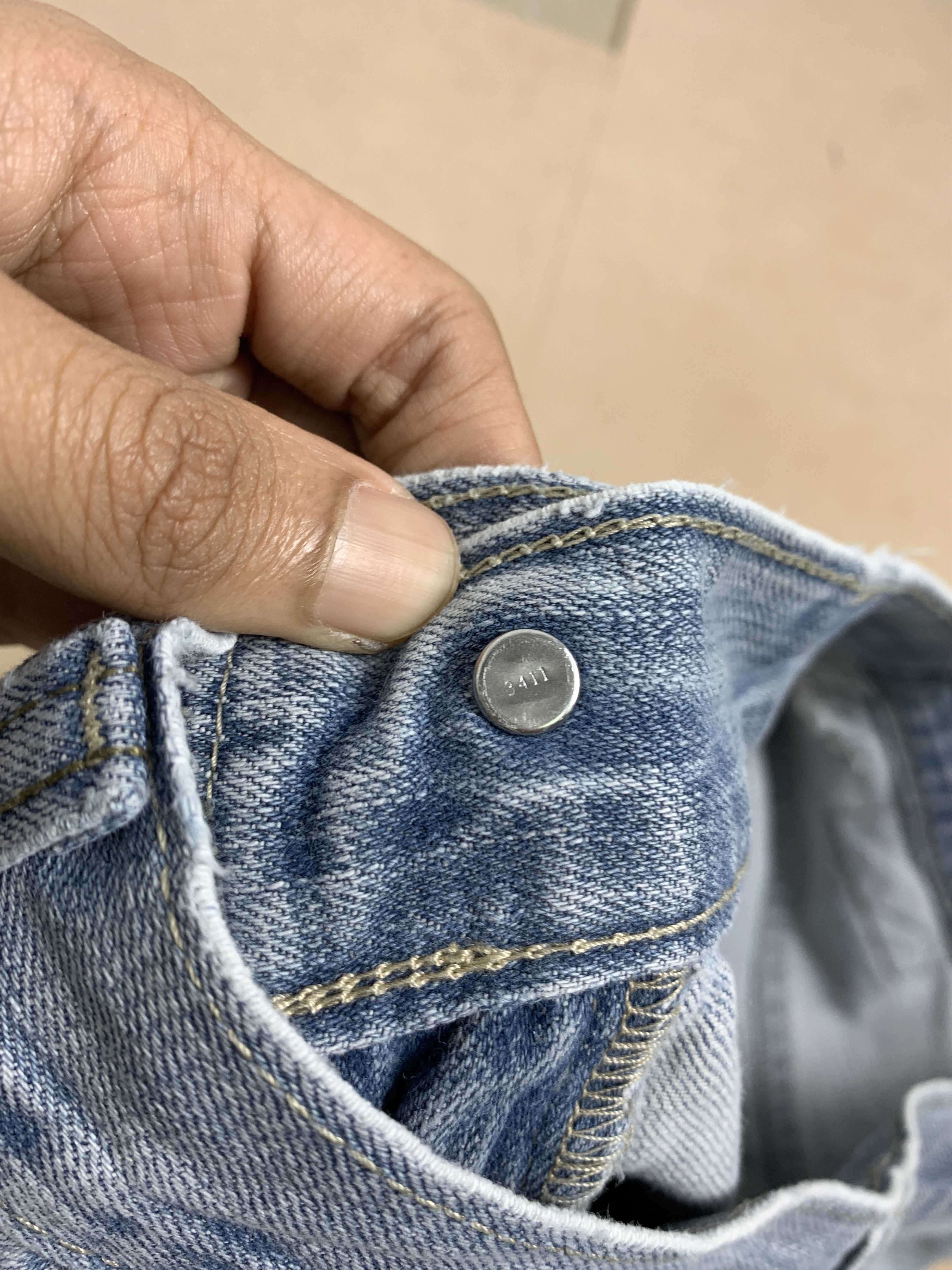 Levi's Vintage Levi's 559 VintageTag Painter Distressed Jeans P0203 Size US 29 - 21 Thumbnail