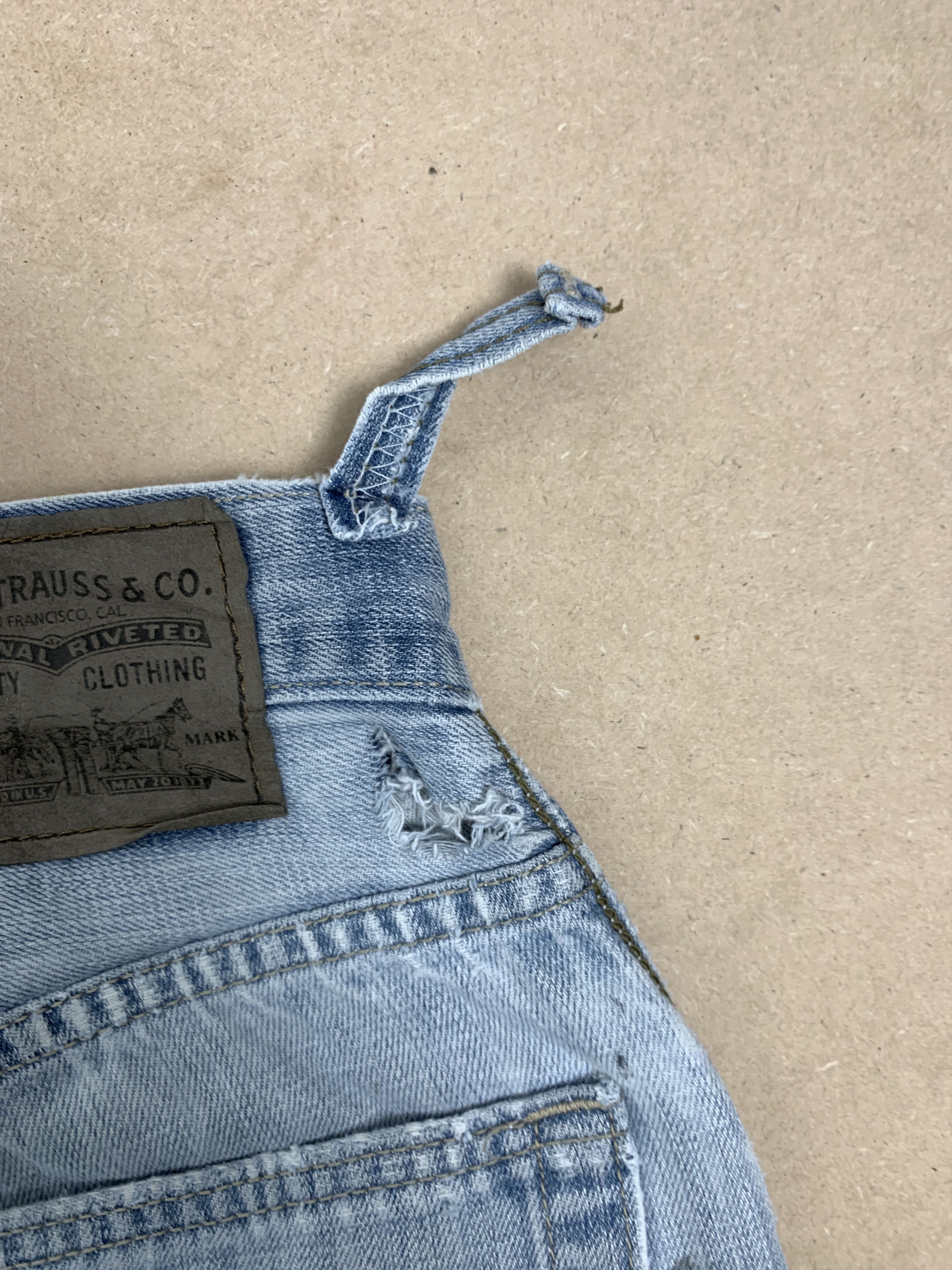 Levi's Vintage Levi's 559 VintageTag Painter Distressed Jeans P0203 Size US 29 - 16 Thumbnail