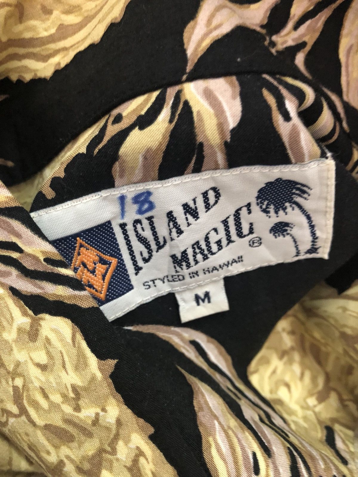 Vintage Japan Hawaiian Island Magic Pineapple Panel Print Rayon Size US M / EU 48-50 / 2 - 12 Thumbnail