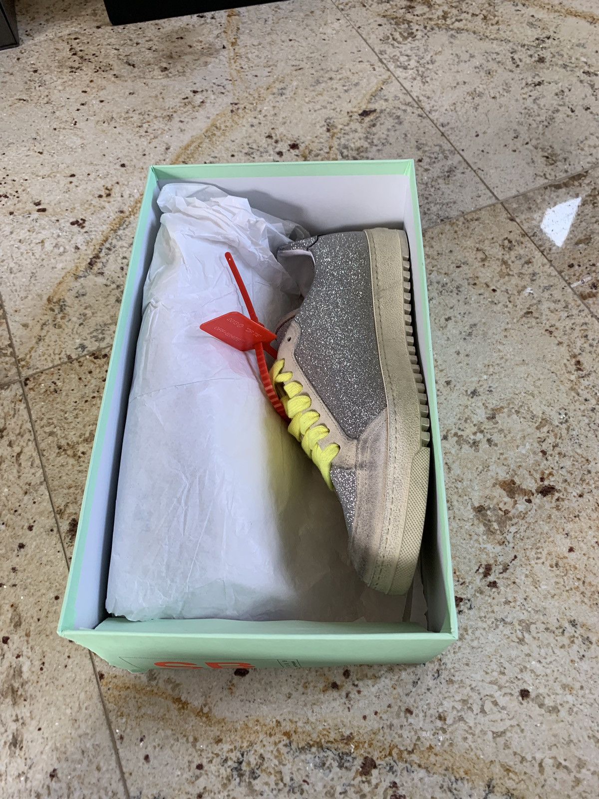 Off-White o1rshd1 Glitter 2.0 Sneakers in Silver Size US 8 / EU 41 - 17 Thumbnail