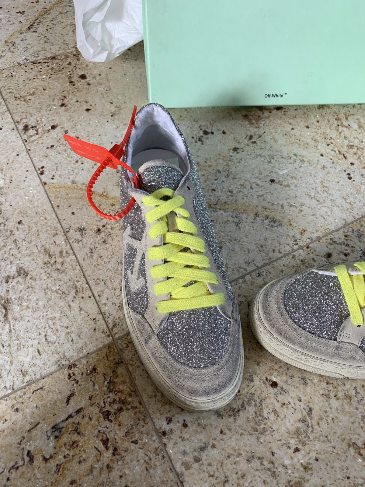 Off-White o1rshd1 Glitter 2.0 Sneakers in Silver Size US 8 / EU 41 - 11 Thumbnail